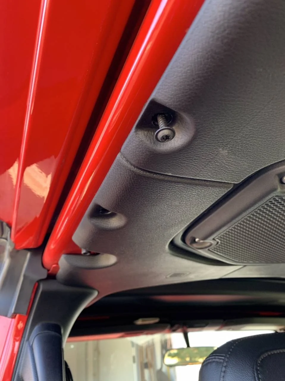 Jeep Wrangler JL Plastic Interior Panel Rattling Fixed! 247A7C41-B648-4077-86B4-CCE4628E010D