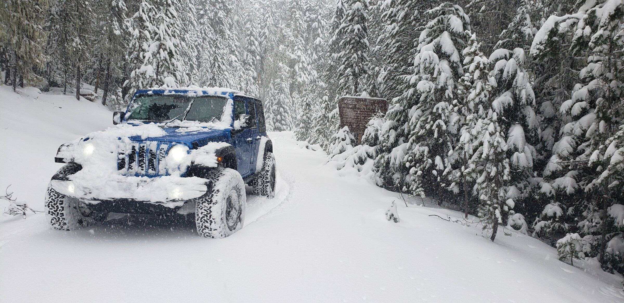 Jeep Wrangler JL Playing in the snow. 20211211_105801