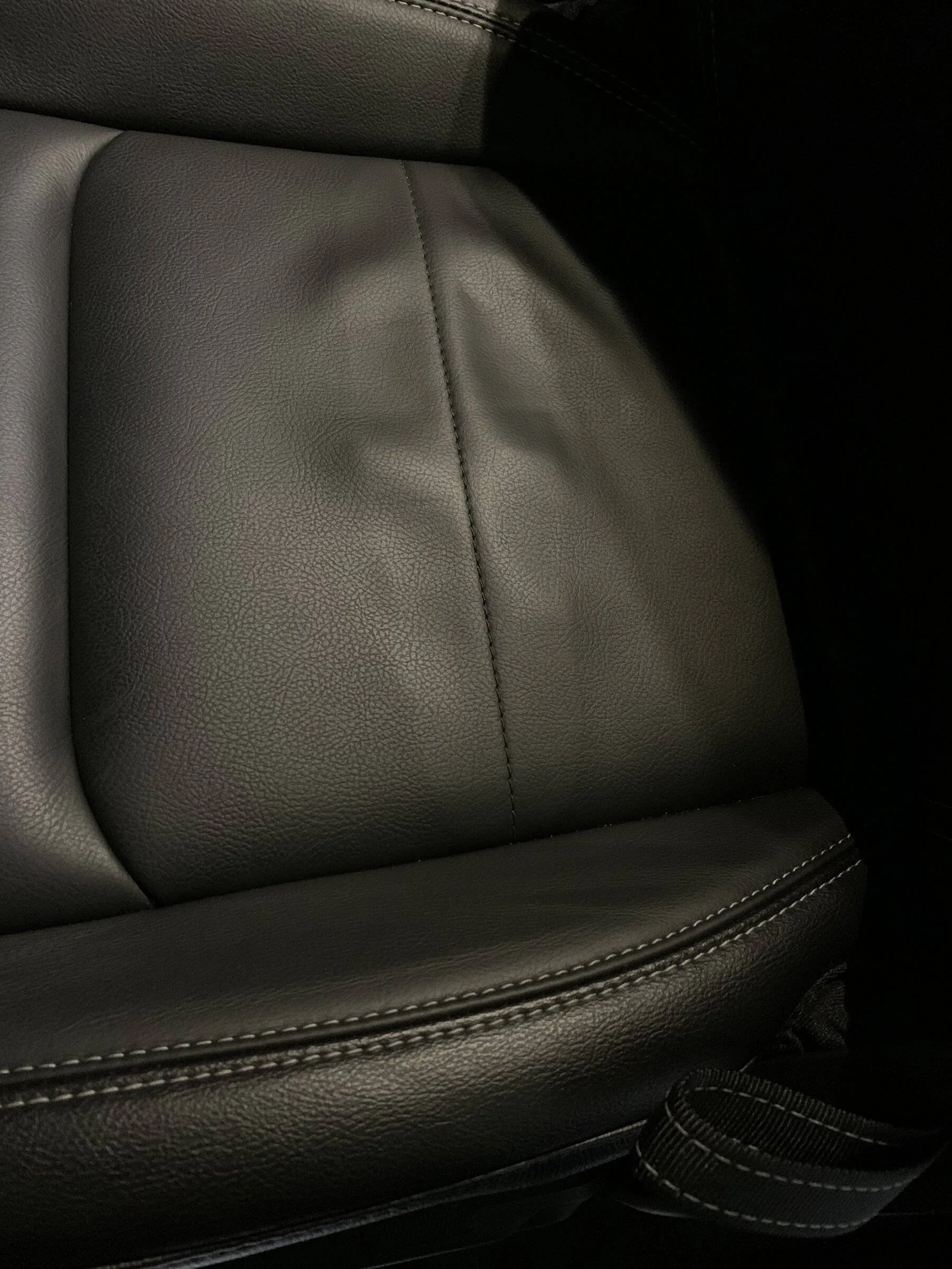 Jeep Wrangler JL Leather seat damage after using heated seats IMG-8002