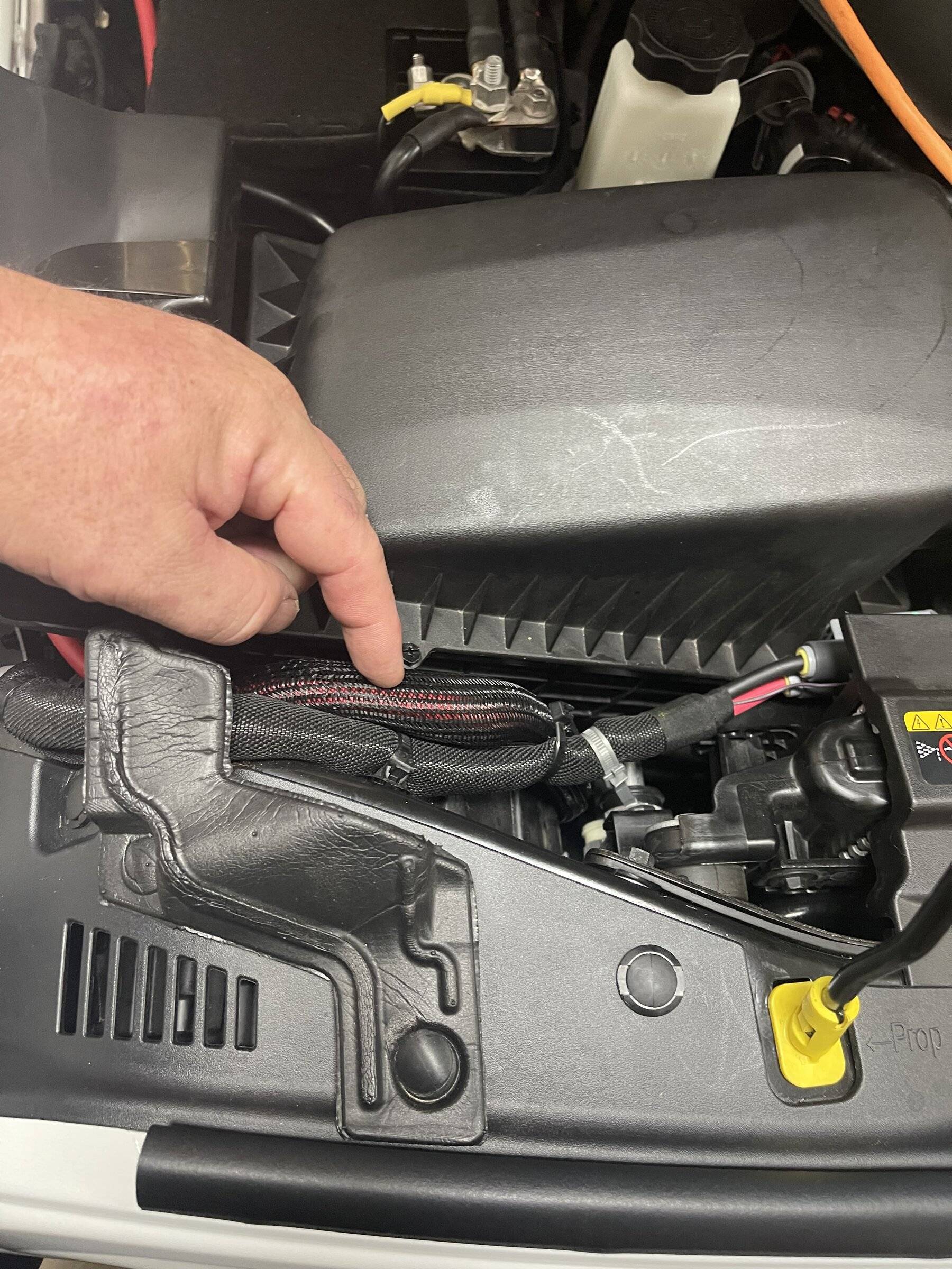 Jeep Wrangler JL Winch disconnect switch location? 5F35031A-E209-486D-8097-1A5E044FE07B