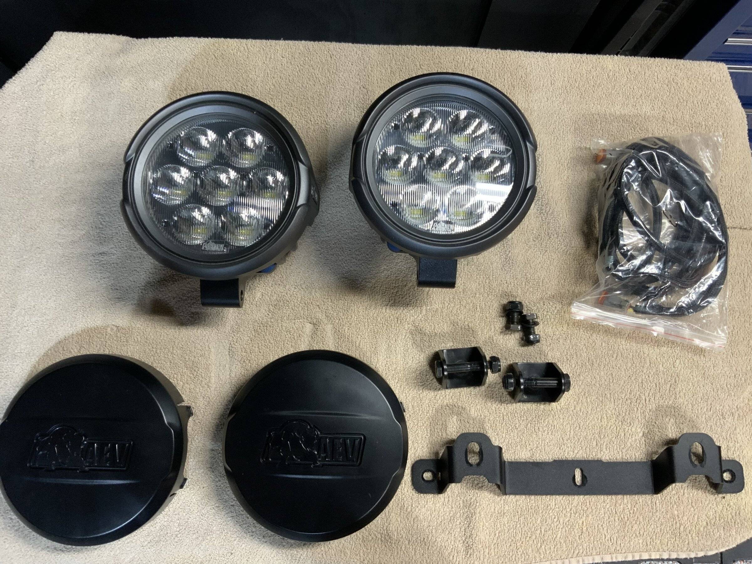 Jeep Wrangler JL AEV 7000 Series Light Kit & Maximus-3 Light Bracket FF40D556-ABD4-4447-8BA9-EF843B3A44E1