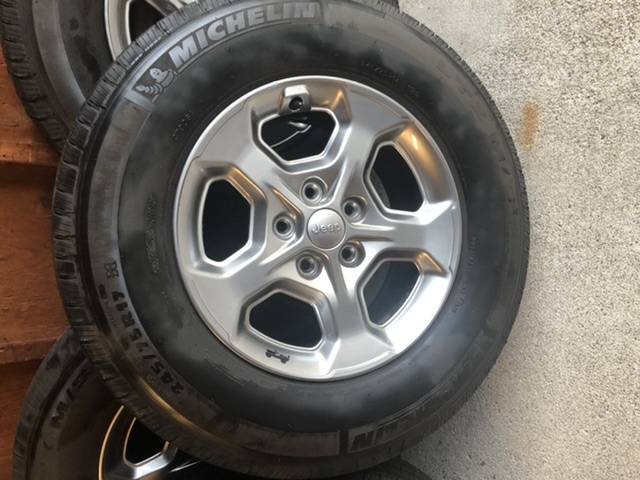 Jeep Wrangler JL 2021 Wrangler Freedom Edition Wheels & Tires DD9EB1FF-3BF8-4D32-BA2C-6CA35DEF8B42