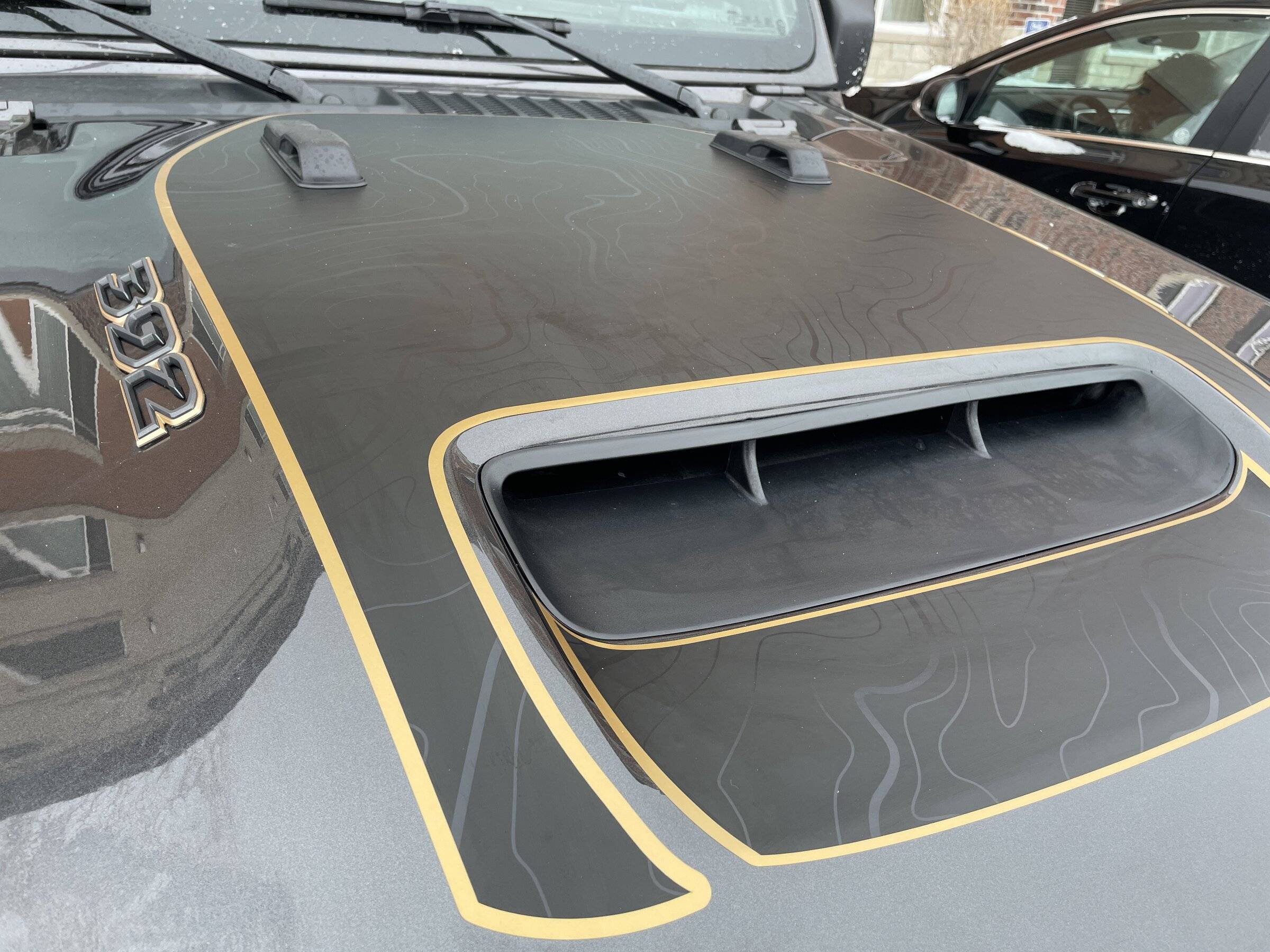 Jeep Wrangler JL 392 hood disassembly for graphics B9CD1BF8-0293-4746-8B4A-C62F32468778