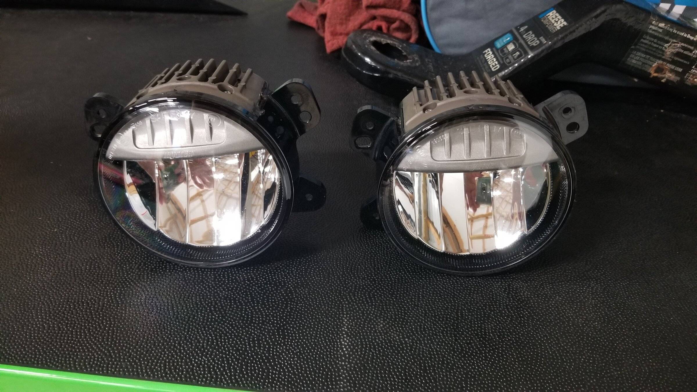 Jeep Wrangler JL Factory LED Fogs -  from Rubicon plastic bumper 20211227_171535