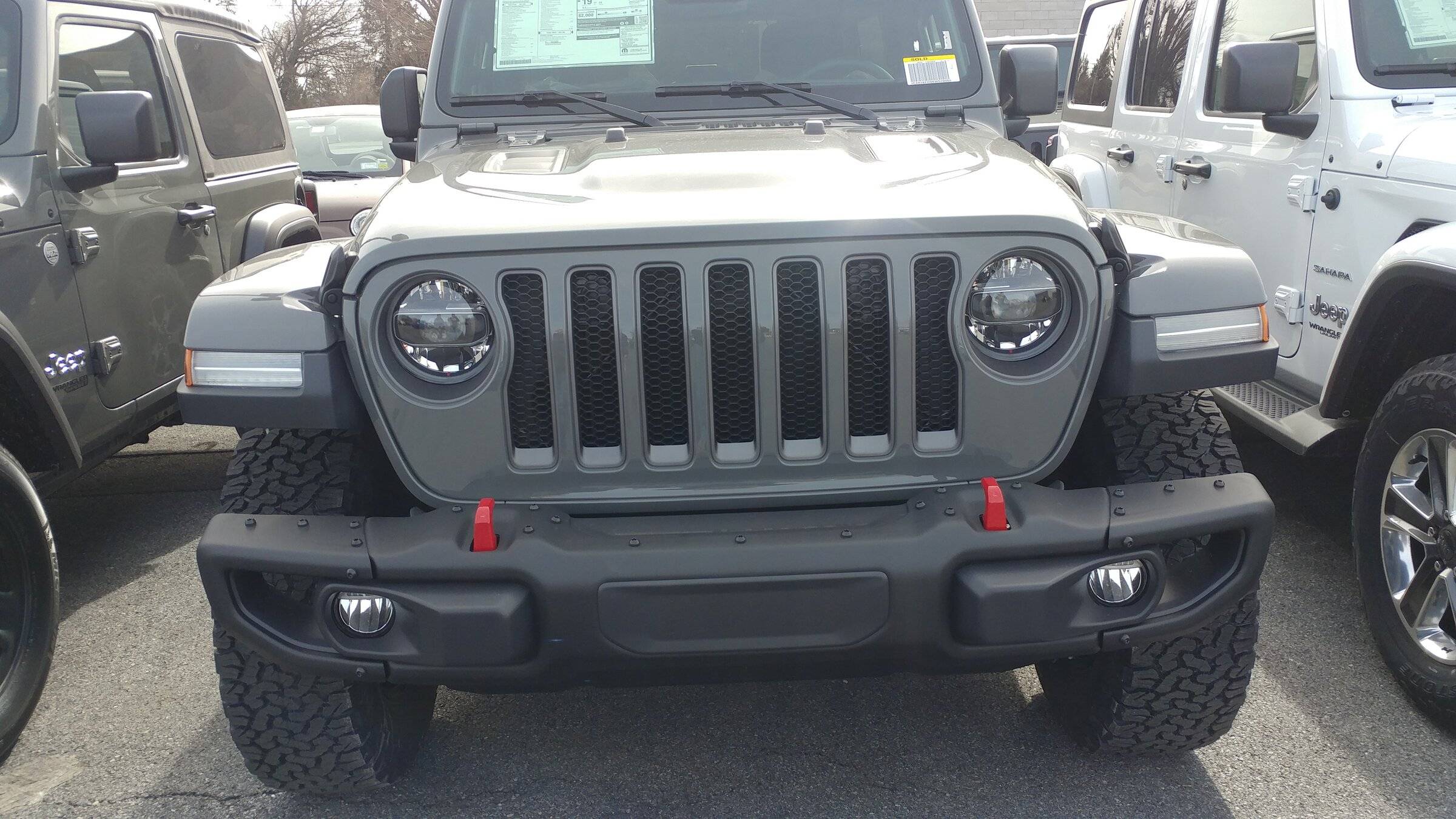 Jeep Wrangler JL Rubicon hood alignment 20190210_123238