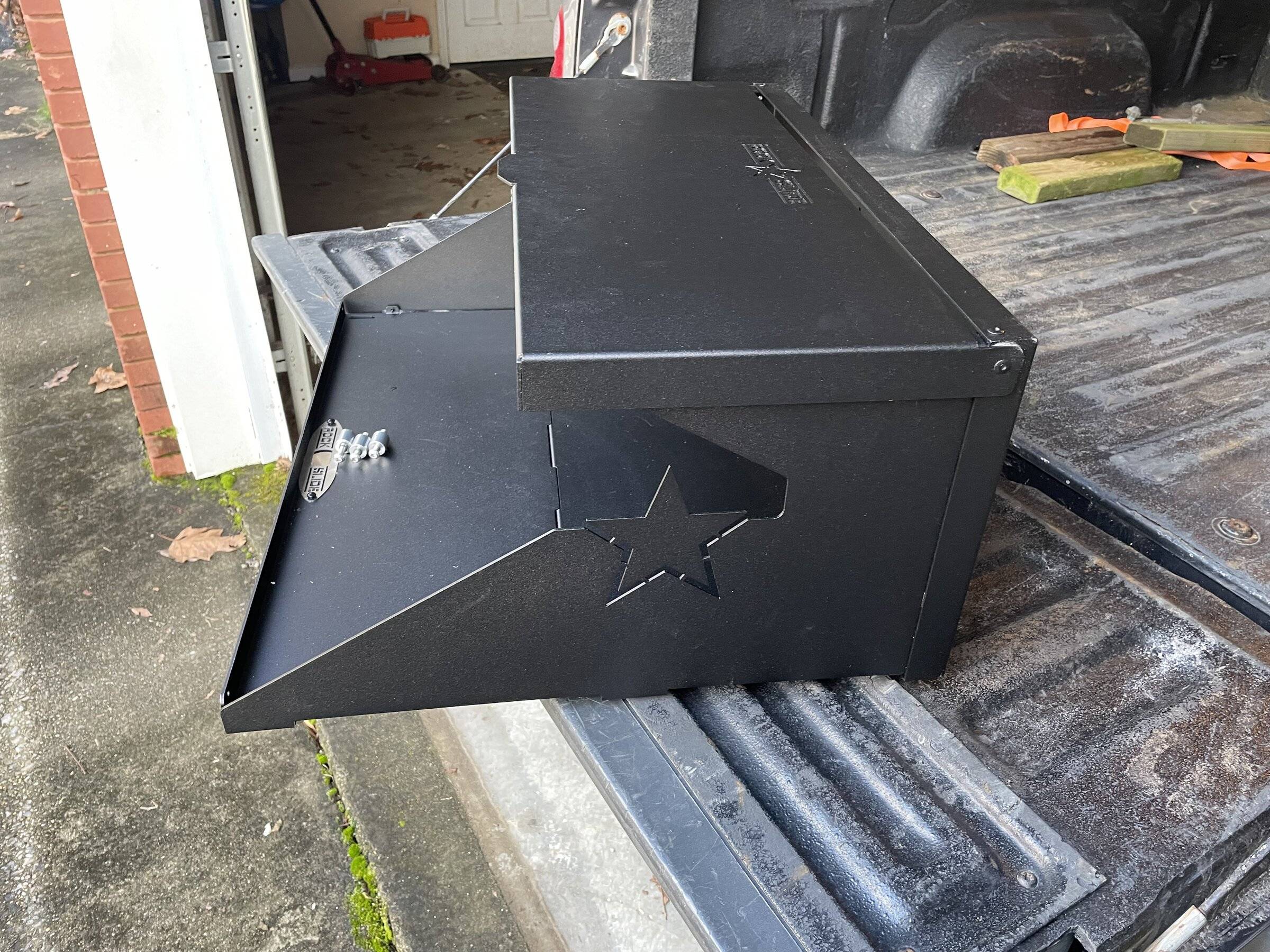 Jeep Wrangler JL Rock Slide Engineering tailgate table 7EFB8BE1-163A-43A3-B90B-601CD5502644