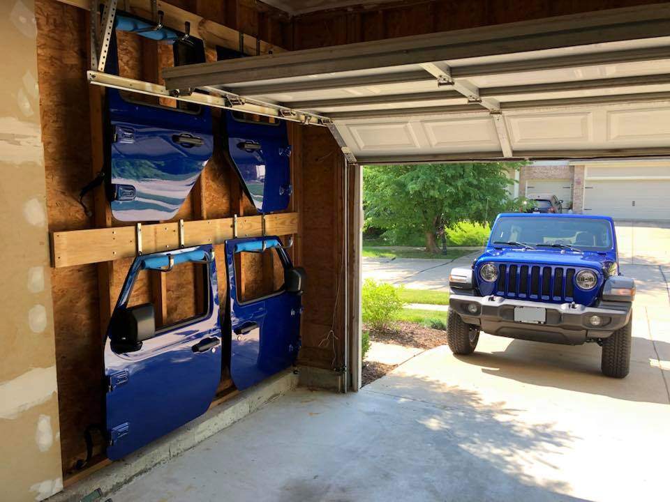 Jeep Wrangler JL Door Hangars v5jl3i0-