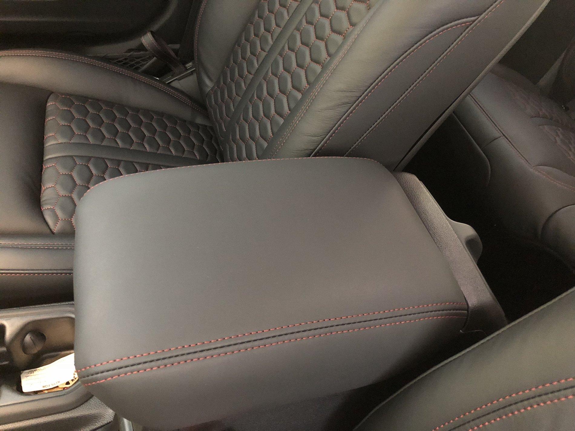 Jeep Wrangler JL Alea Leather 81086A64-AD73-4524-A390-B670EFF7479B