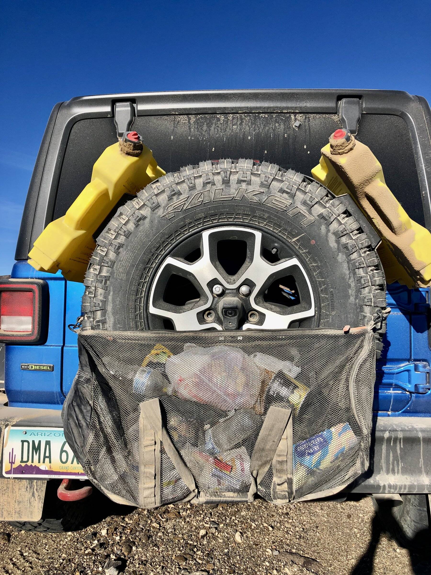 Jeep Wrangler JL Spare Tire Trail Trash Bag (camera friendly) IMG_0998