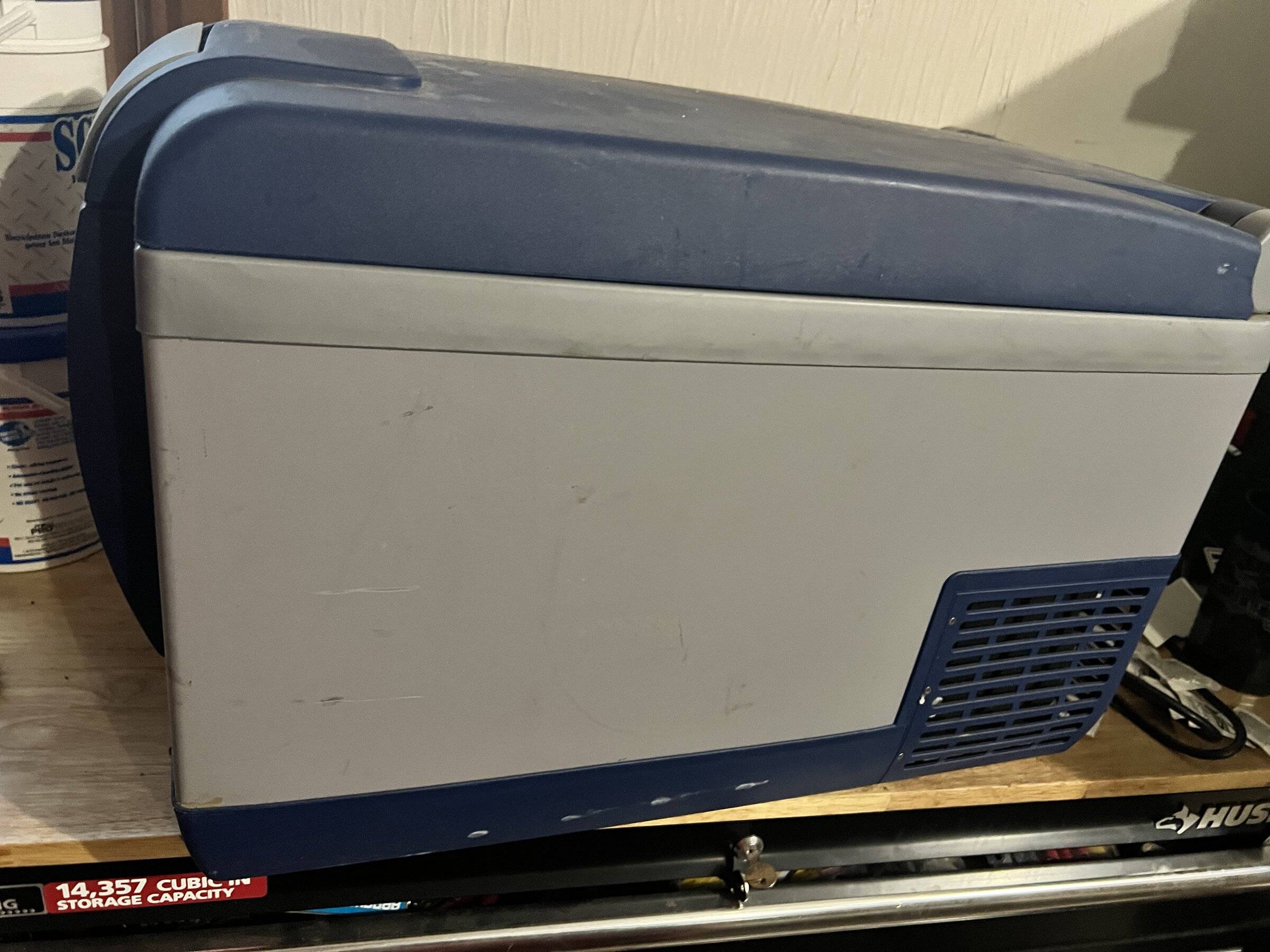 Jeep Wrangler JL ARB fridge with battery connection DE05709B-D7D6-45F6-9546-FB87799955CD