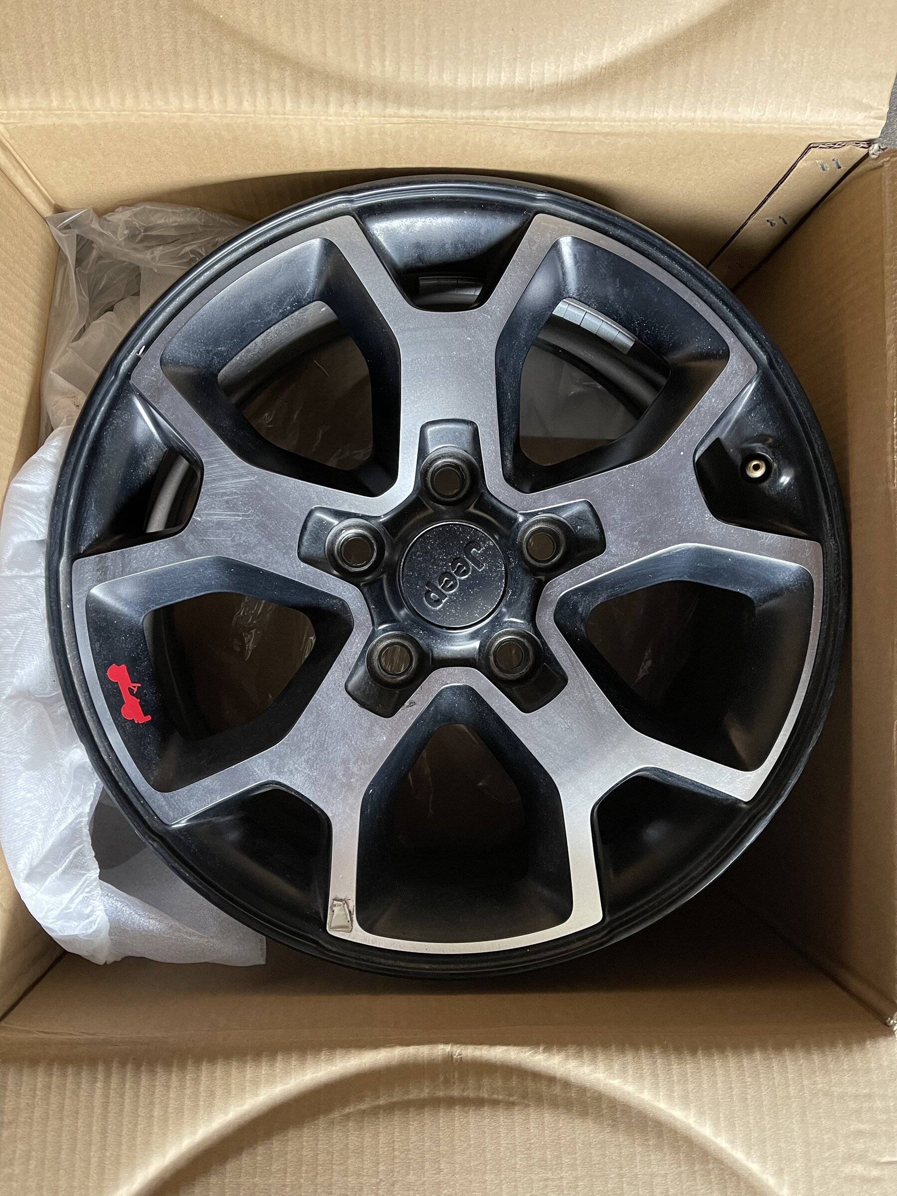 Jeep Wrangler JL 2020 RUBICON WHEELS AND ADAPTERS 9F1144ED-0015-46CA-BFD9-FB532DF46438