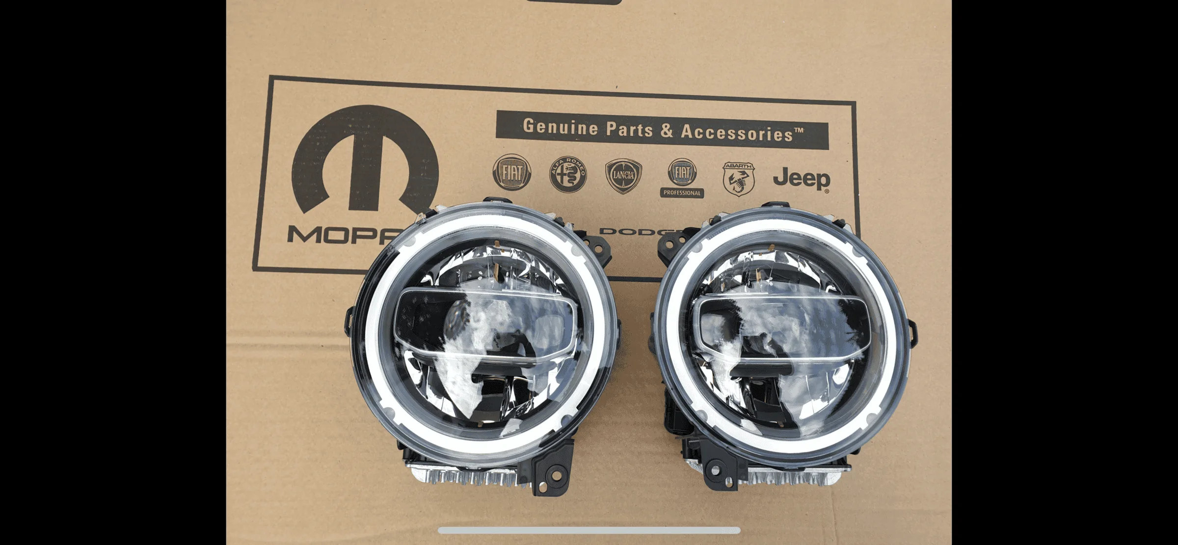 Jeep Wrangler JL OEM Mopar LED Headlights with Taser 0571E045-2510-477B-B550-936F1CF6BC49