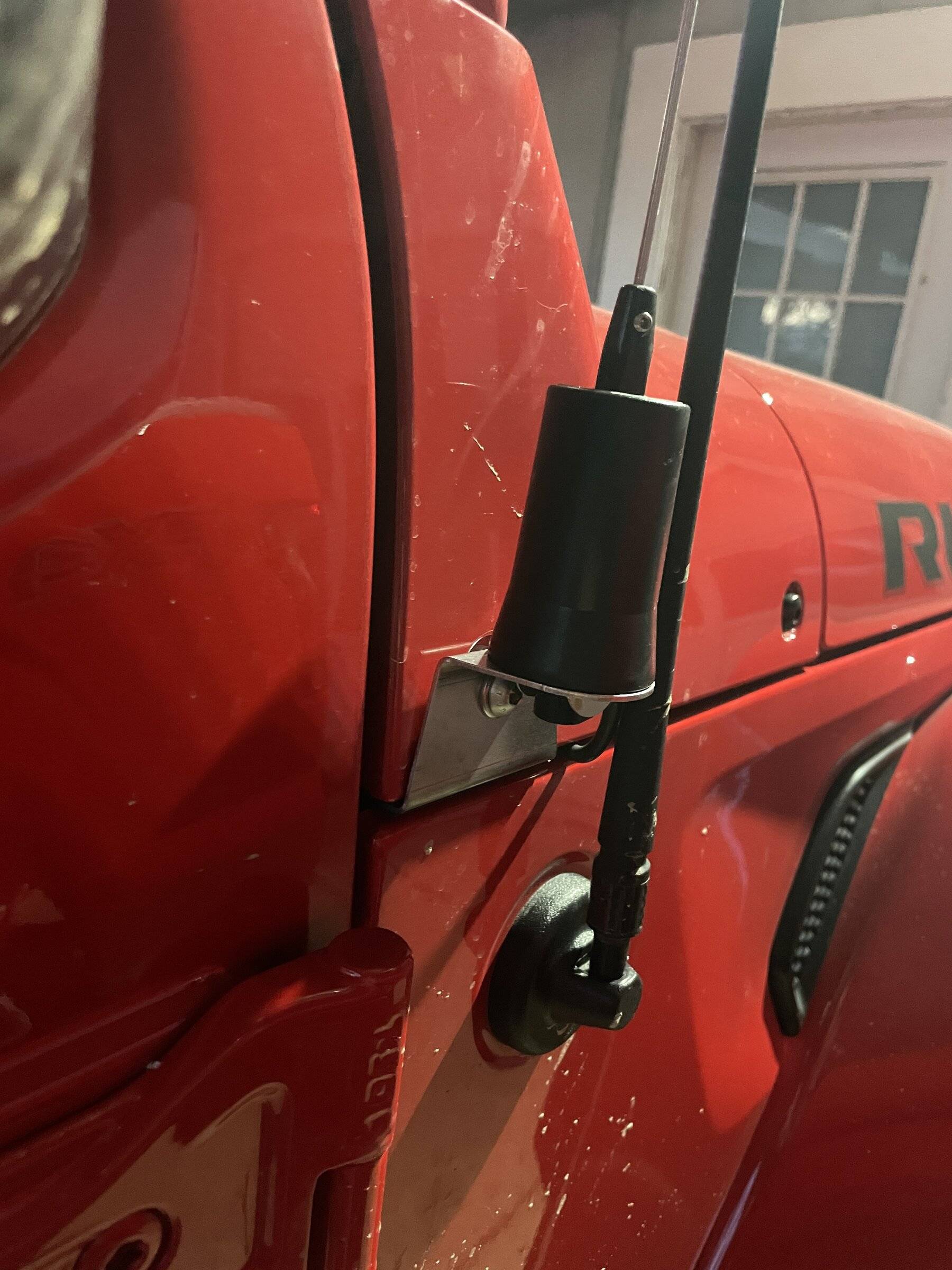Jeep Wrangler JL GMRS antenna mounting 82FF197A-273D-48ED-B788-A2DDAD9F6BD8