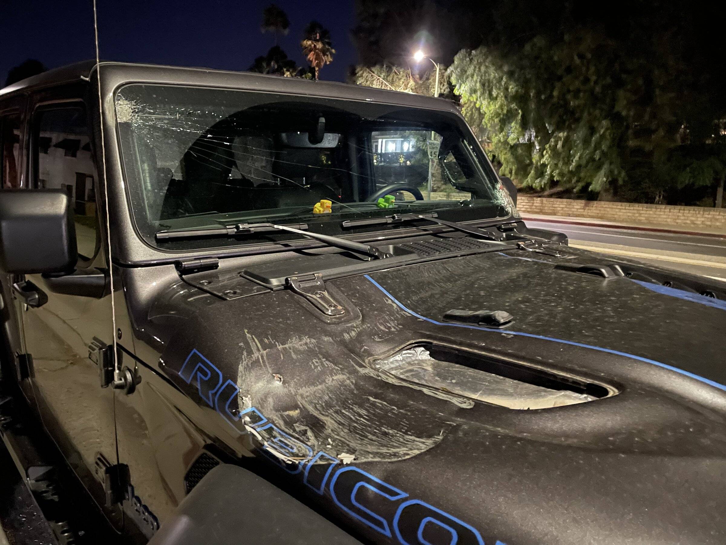 Jeep Wrangler JL Cracked Windshield Club E95C68E7-C3E3-4364-869E-AA7DB6557AC7