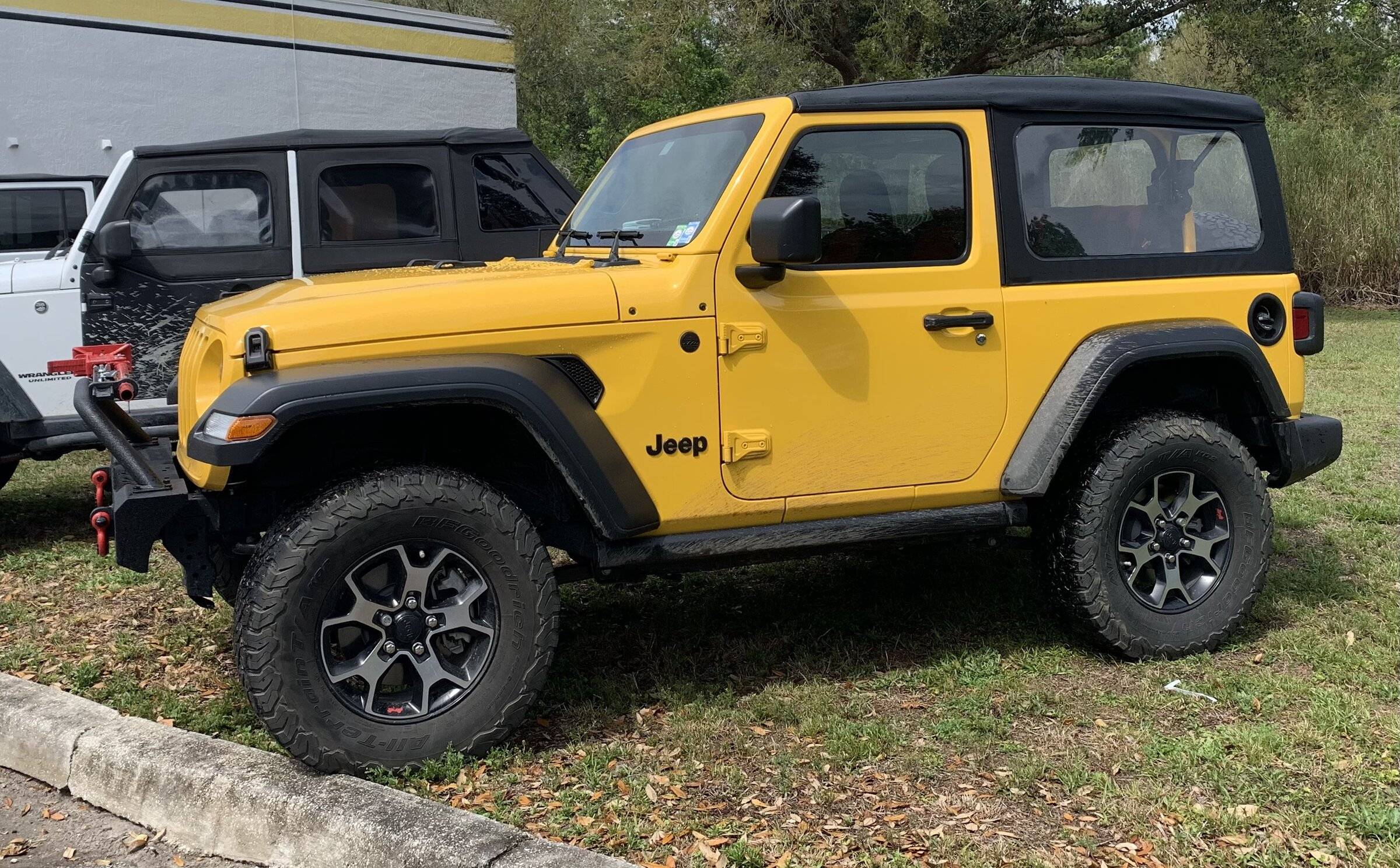Jeep Wrangler JL 2-door Soft Top with windows 0AEC51EB-548A-46E4-A30D-E6377EFFEA67