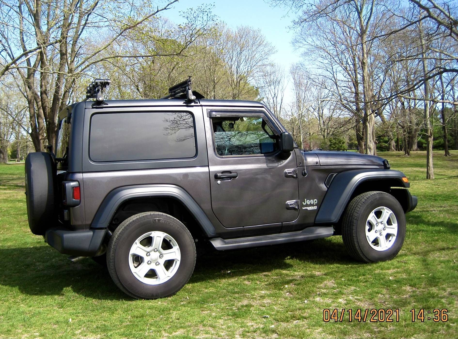 Jeep Wrangler JL Looking for Granite Crystal Metallic pics 258CE9BF-608E-4E66-88BA-CC55A7DE35D3