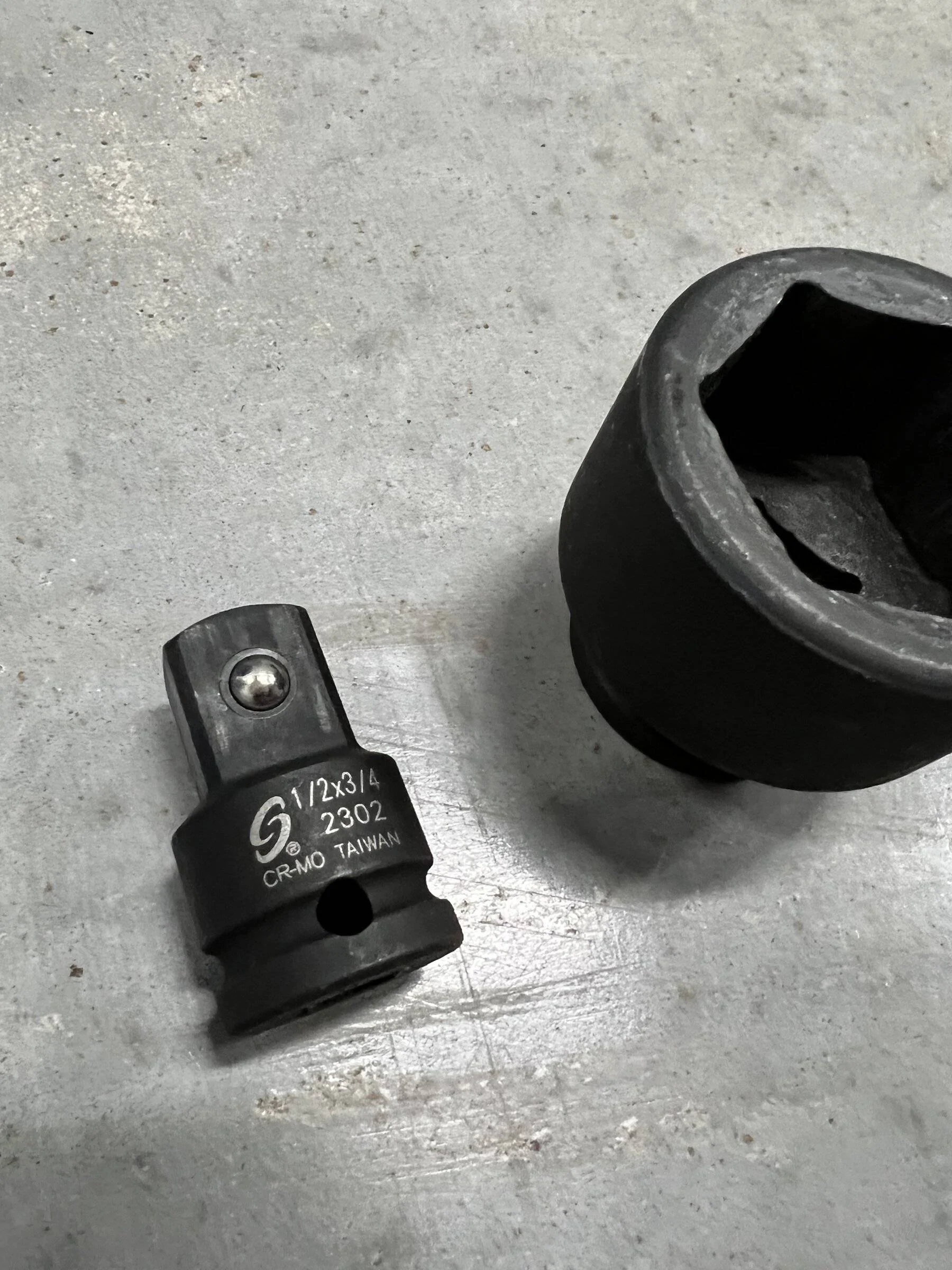 Jeep Wrangler JL Socket 42 mm and adapter 037E2821-2DE2-4690-B7AD-E114B8D6C4BA