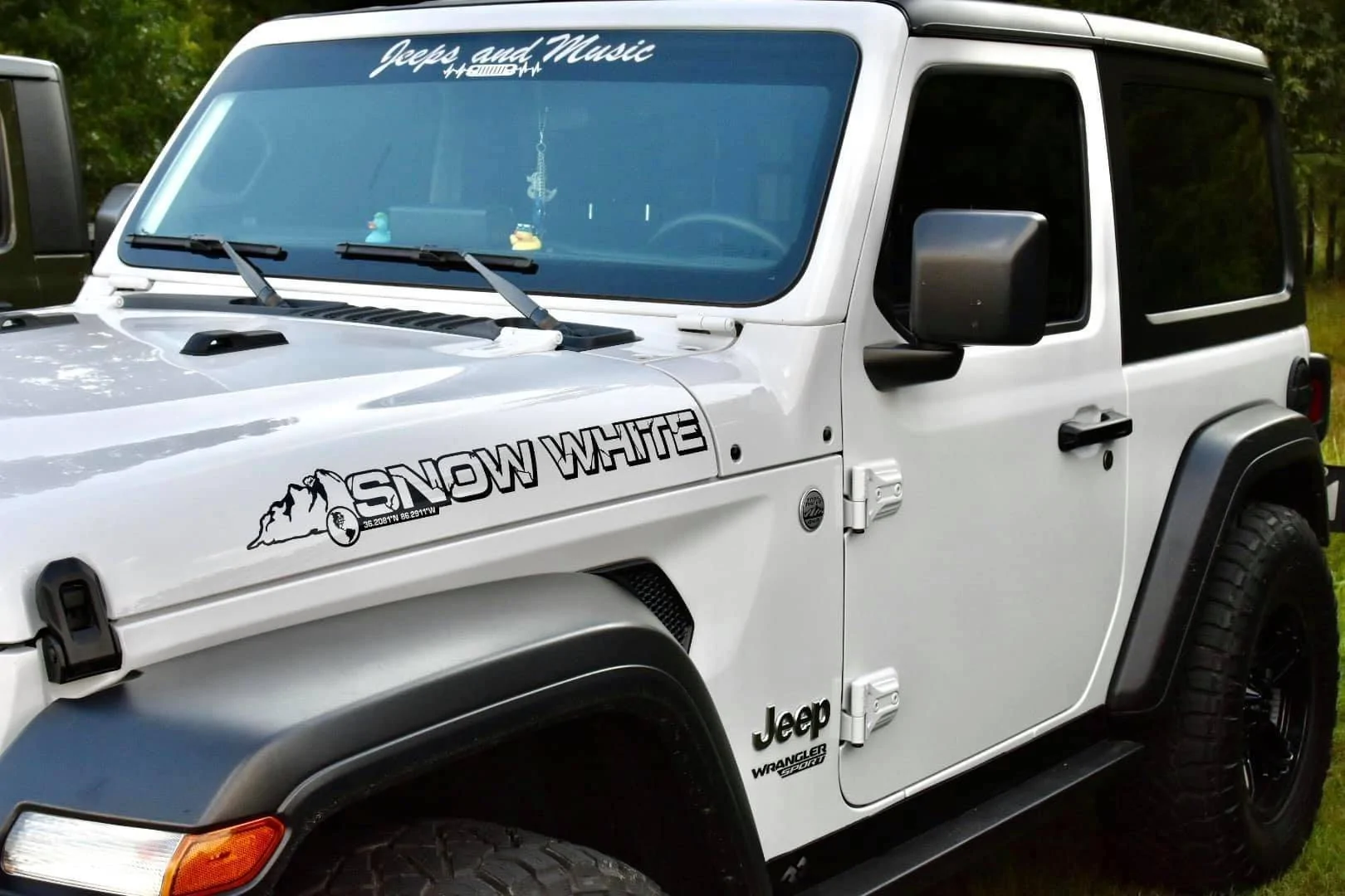 Jeep Wrangler JL Show us your unique hood decals! IMG_0269