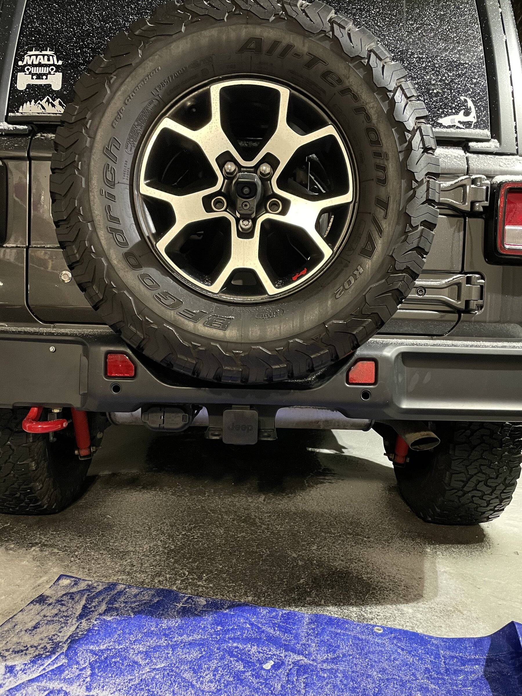 Jeep Wrangler JL Can Sahara fit 35 inch spare without relocation bracket? A2F4855B-9F84-44D9-8462-A29FDF0AB9B9