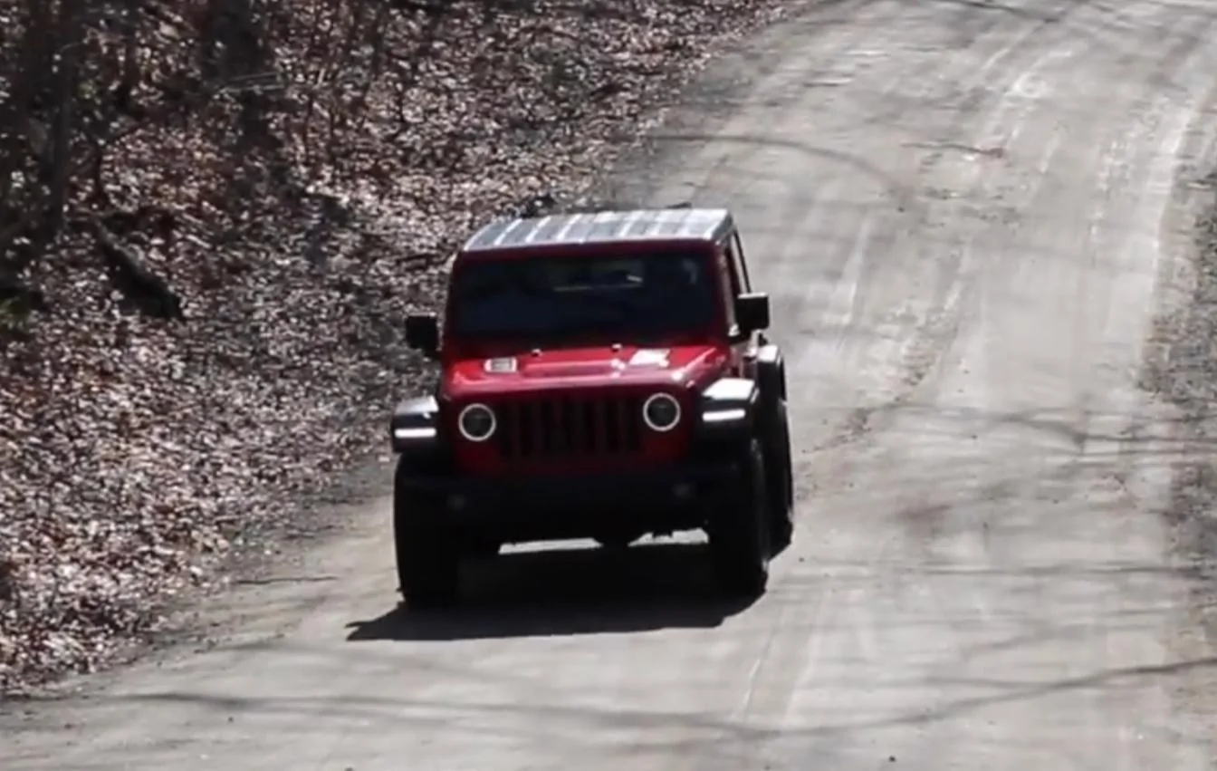 Jeep Wrangler JL Daylight Running Lights in Uconnect D20817D4-703D-4D69-9D4D-9DA9B99A379B