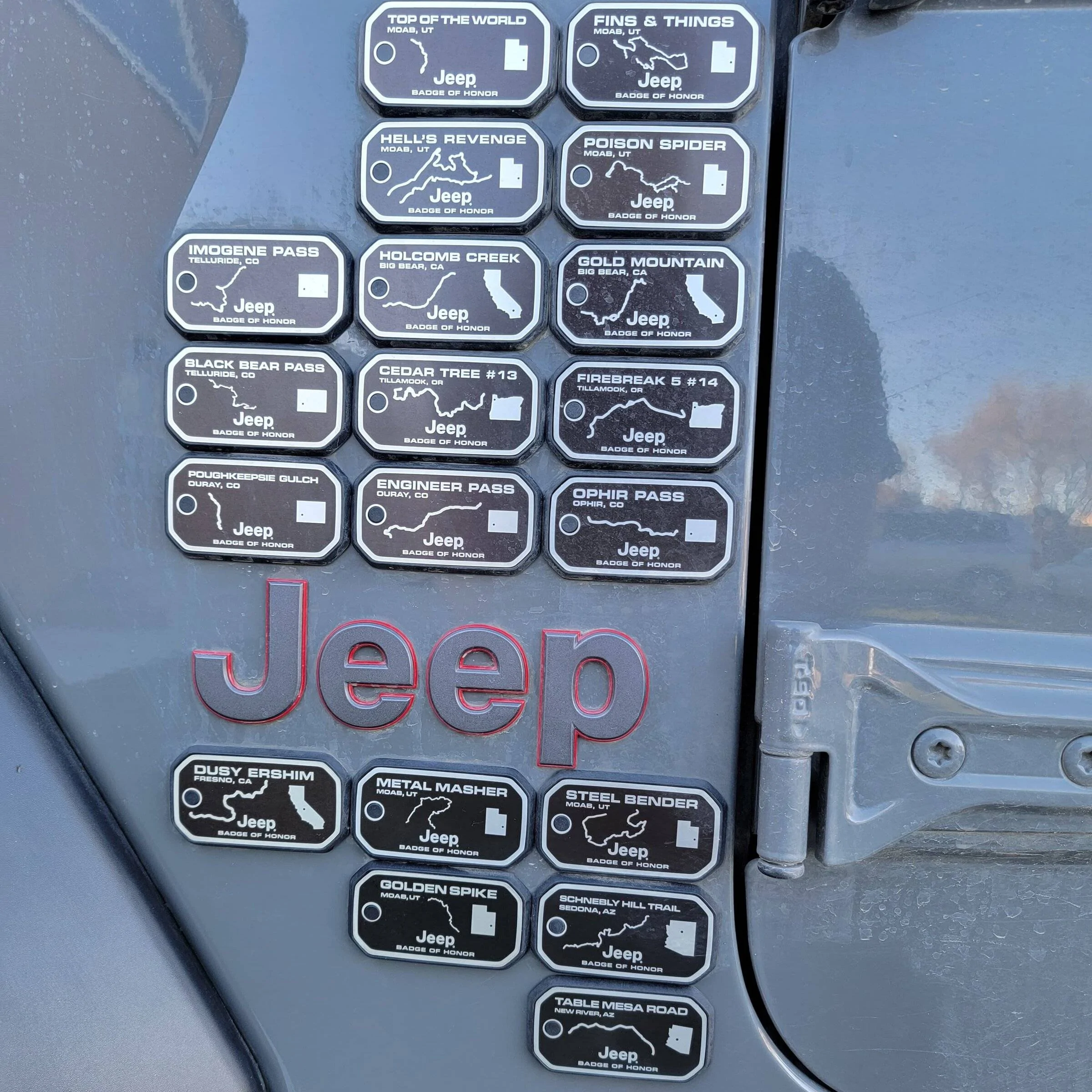 Jeep Wrangler JL Tacky Logos on Accessories IMG_20220101_153315_219