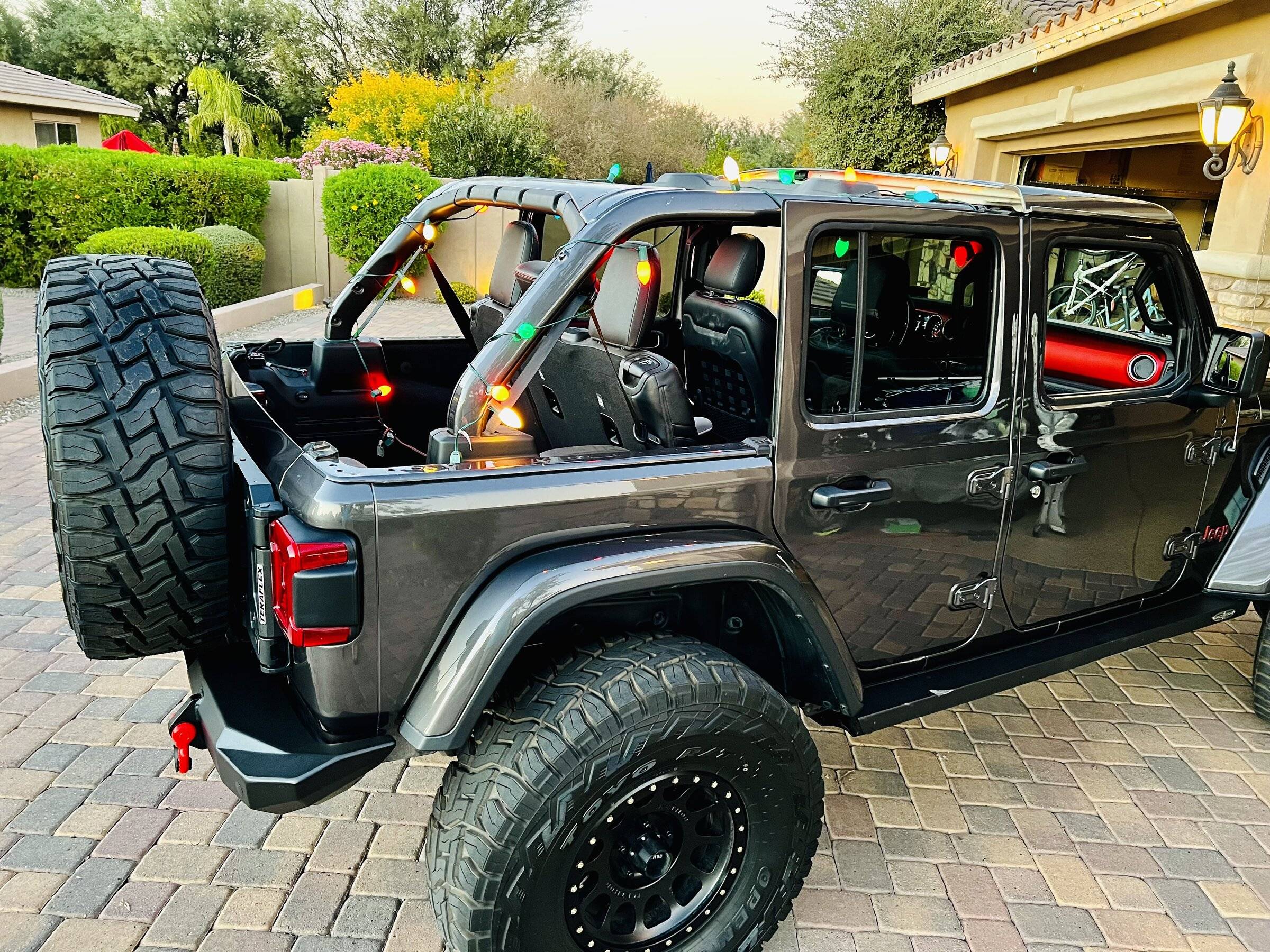 Jeep Wrangler JL Tacky Logos on Accessories chrismas_lights