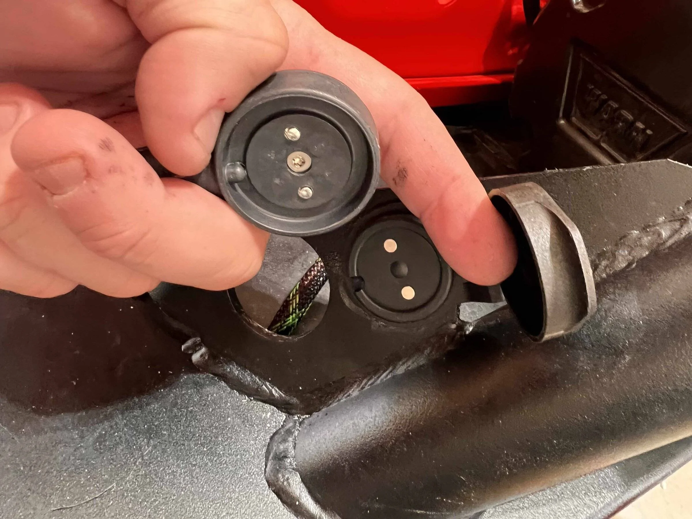 Jeep Wrangler JL Battery maintainer question unplugged