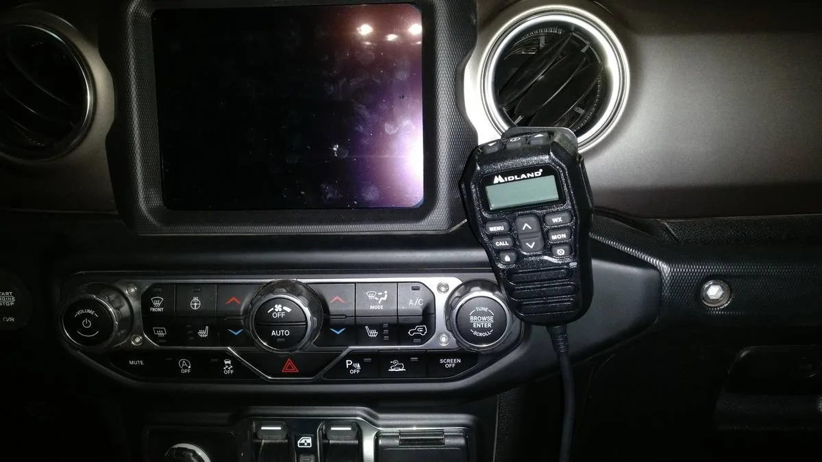 Jeep Wrangler JL Just Another White Rubicon GMRS Install 7