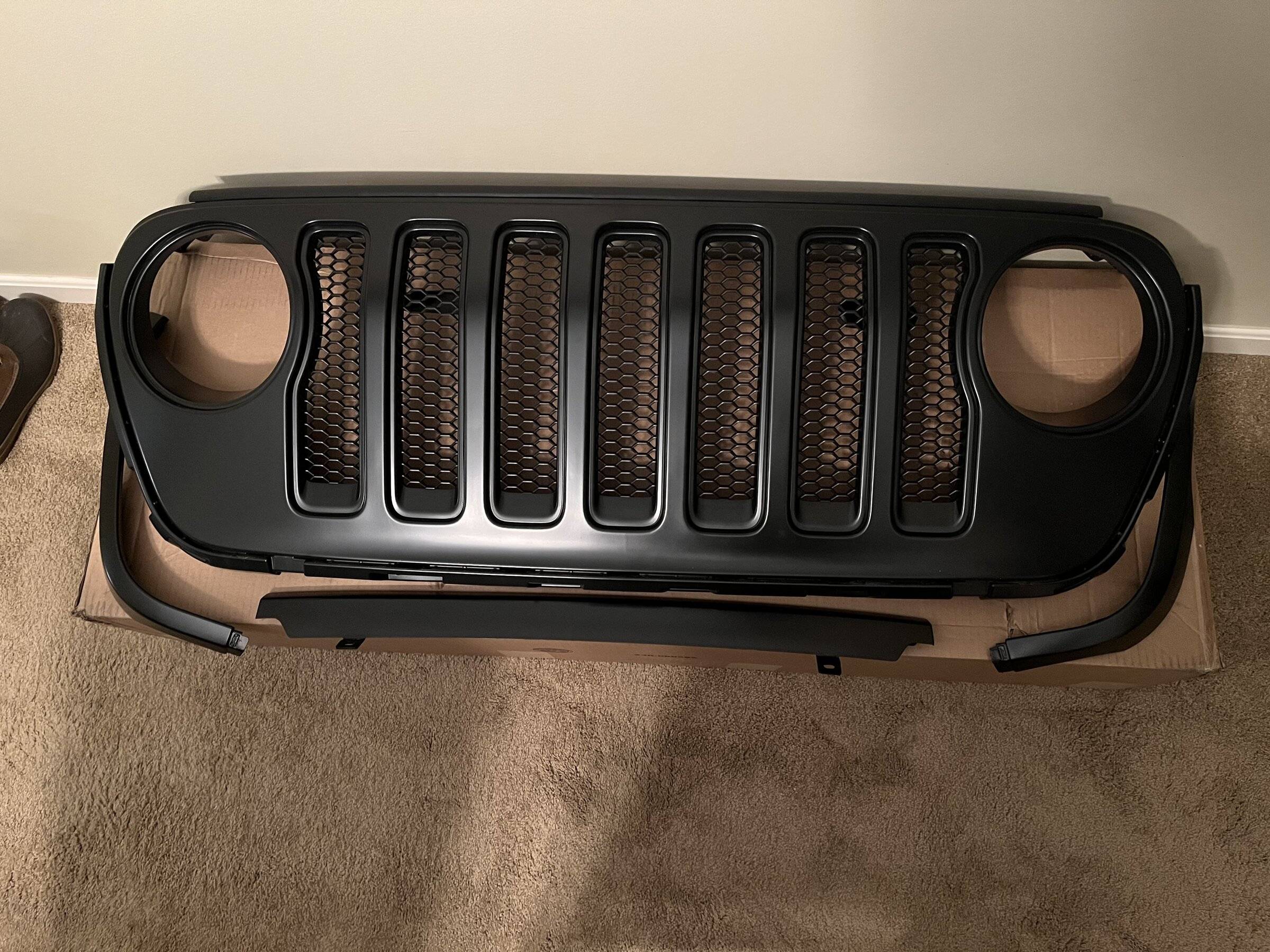 Jeep Wrangler JL Mopar black grille with inserts and trim F93F4EA2-6947-407D-AB7F-C0CB3579F1B2