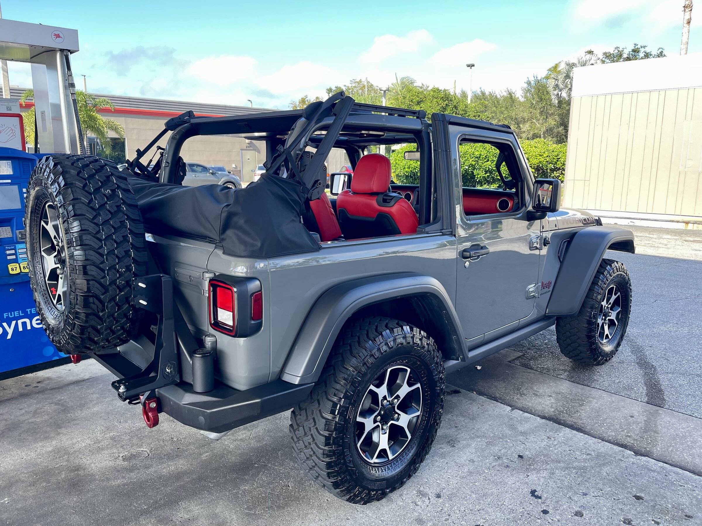 Jeep Wrangler JL Rugged Ridge MaxTerrain vs Bushwacker Hyperform B78A3F1D-5394-4A4A-94C0-F79DE265D3D0