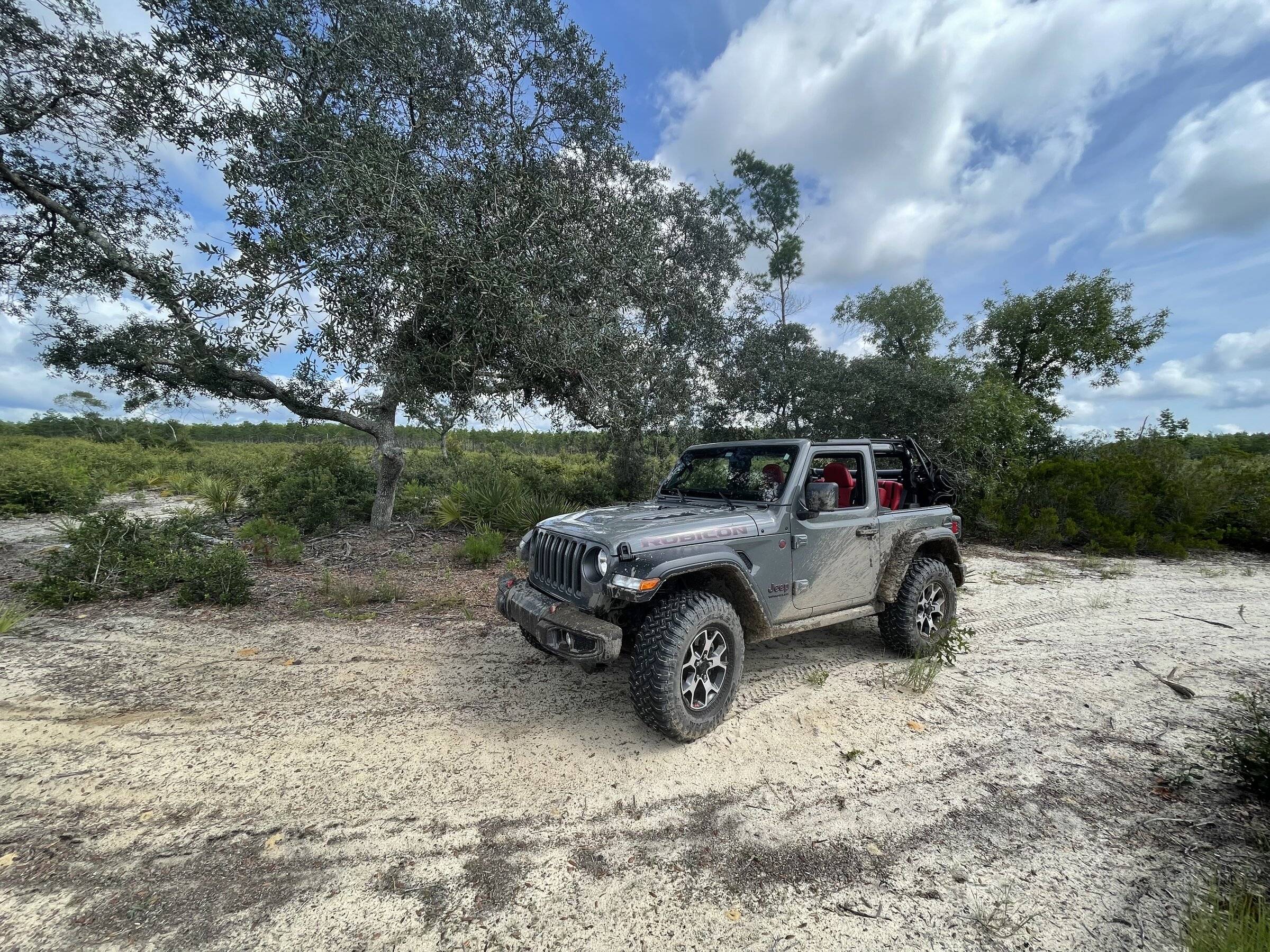 Jeep Wrangler JL Rugged Ridge MaxTerrain vs Bushwacker Hyperform 6000EE2C-C3C2-4F8D-94DA-762F0751EDB9