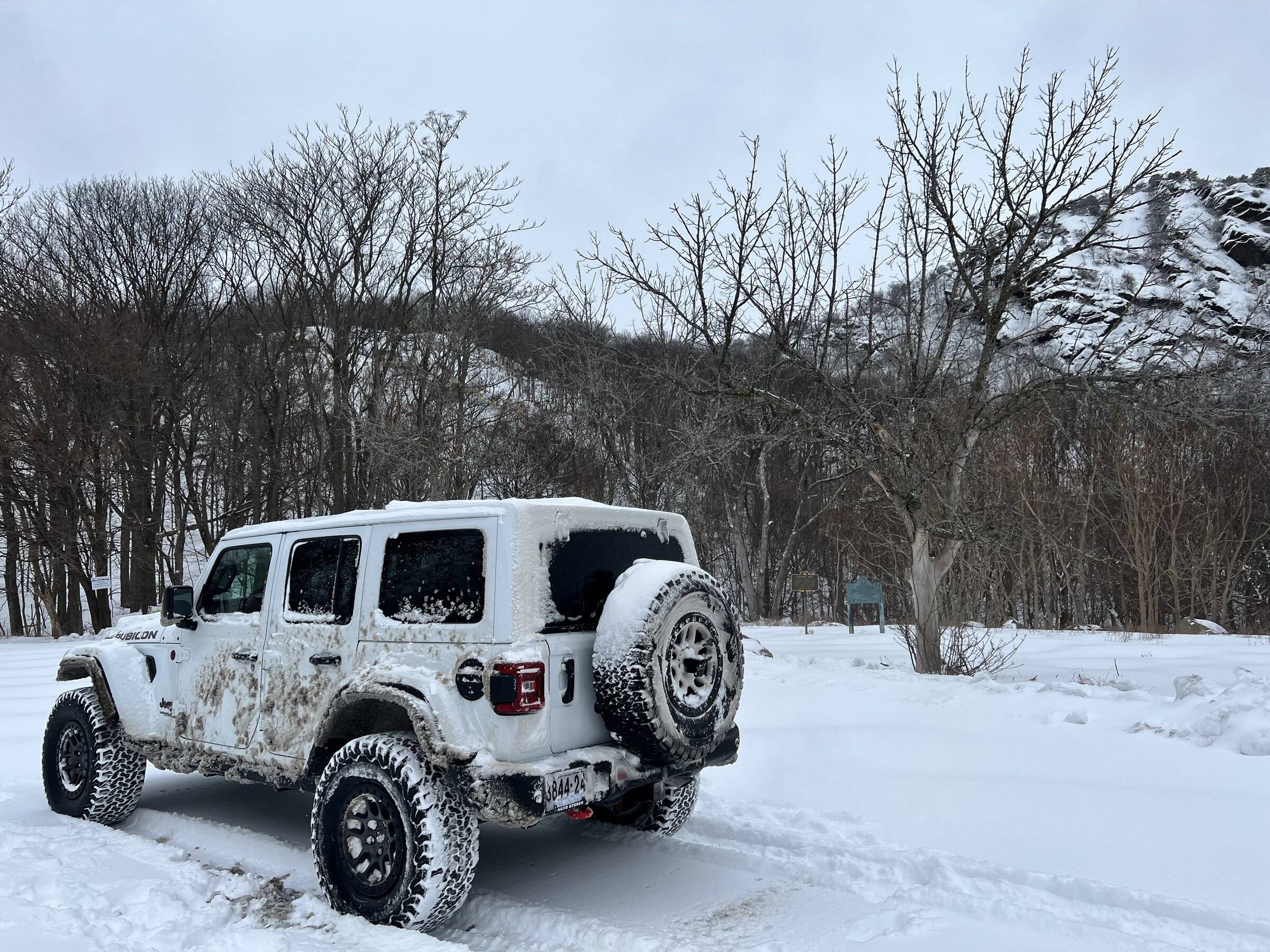 Jeep Wrangler JL Jeeps in Snow 04641761-2199-44F9-B285-60AB3B809182