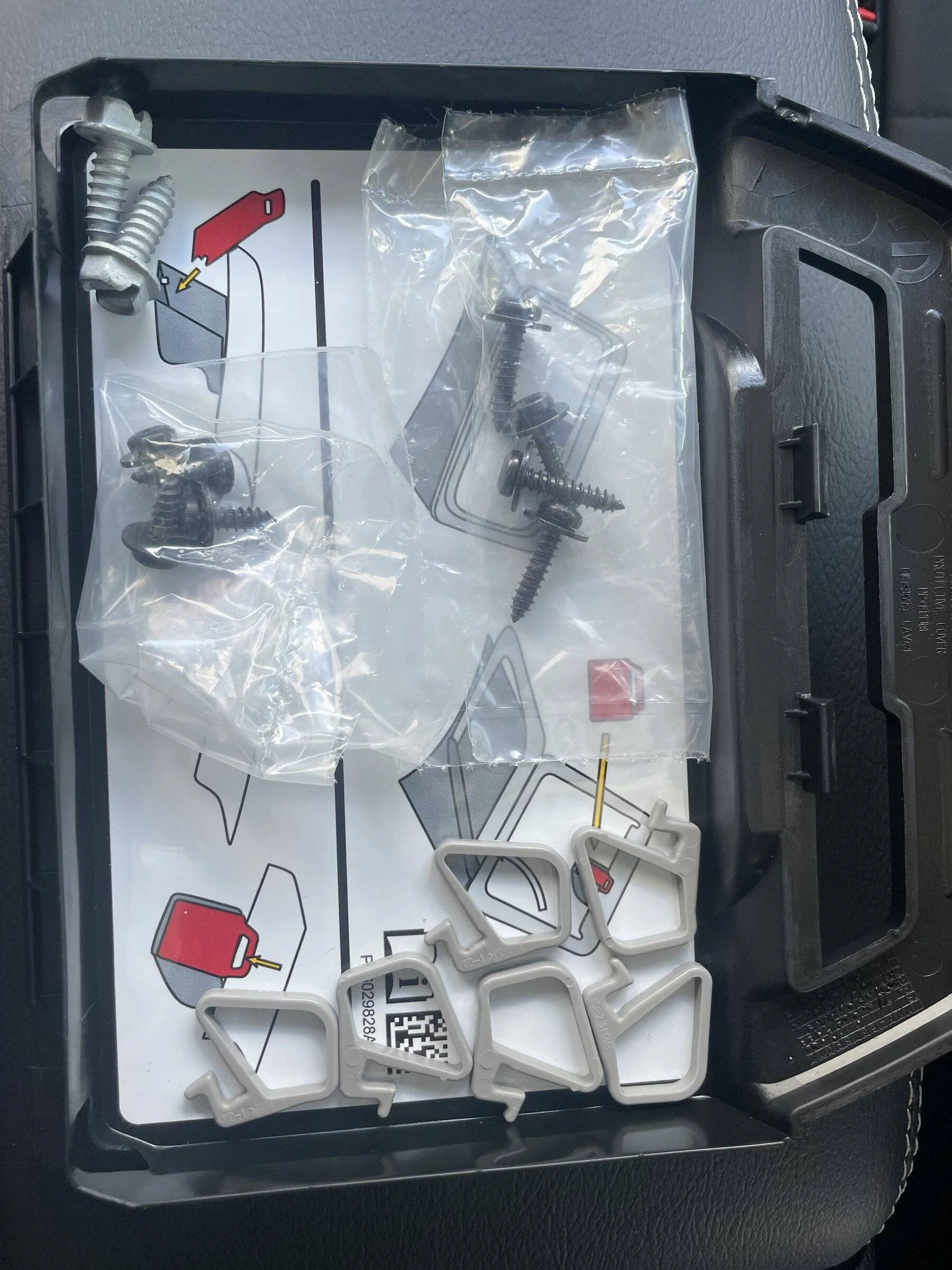 Jeep Wrangler JL Help identify bolts and clips 1F1DB303-05F6-4A09-AF89-A0F5D3A631BF