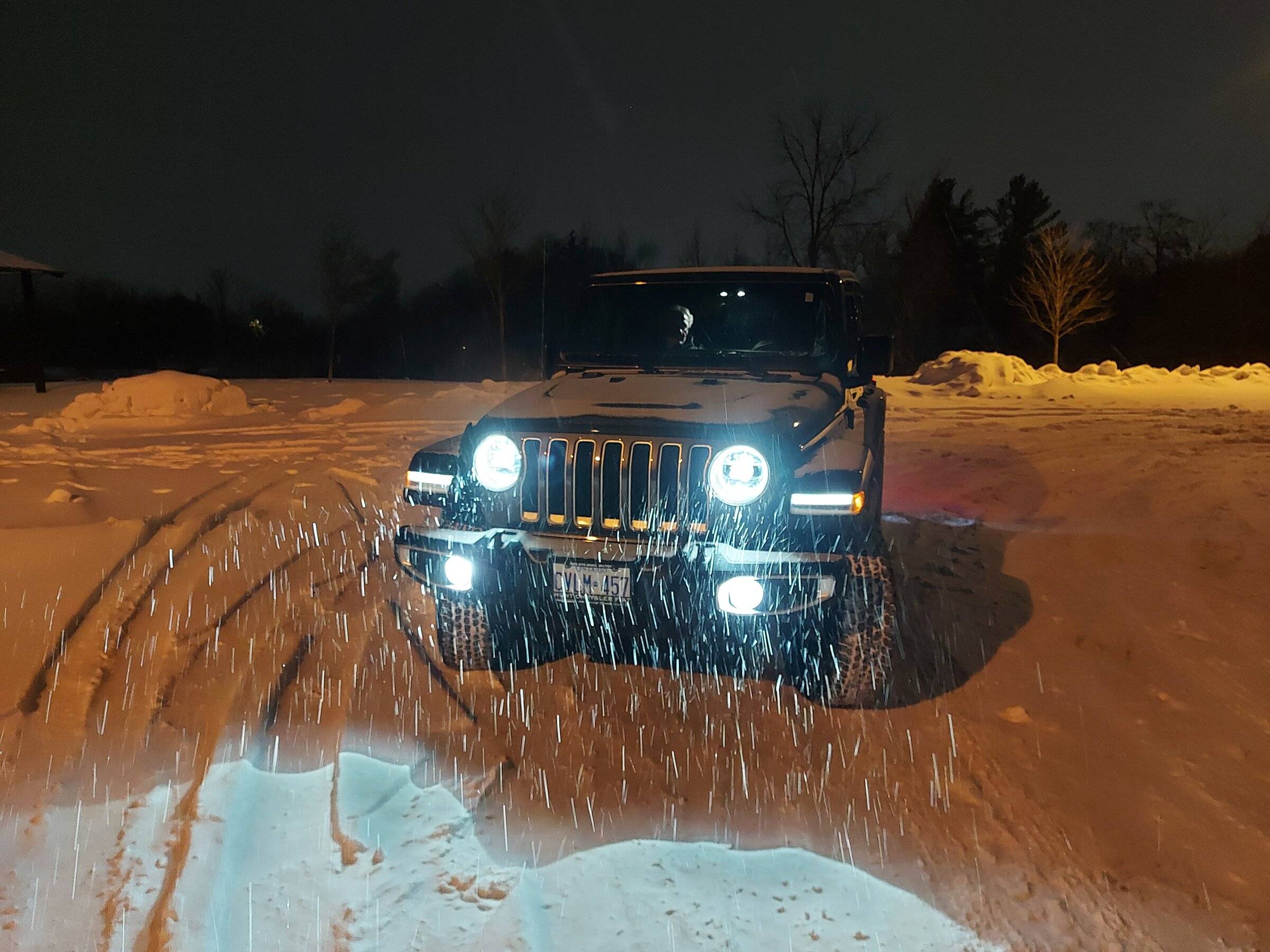 Jeep Wrangler JL Jeeps in Snow 20220203_180904