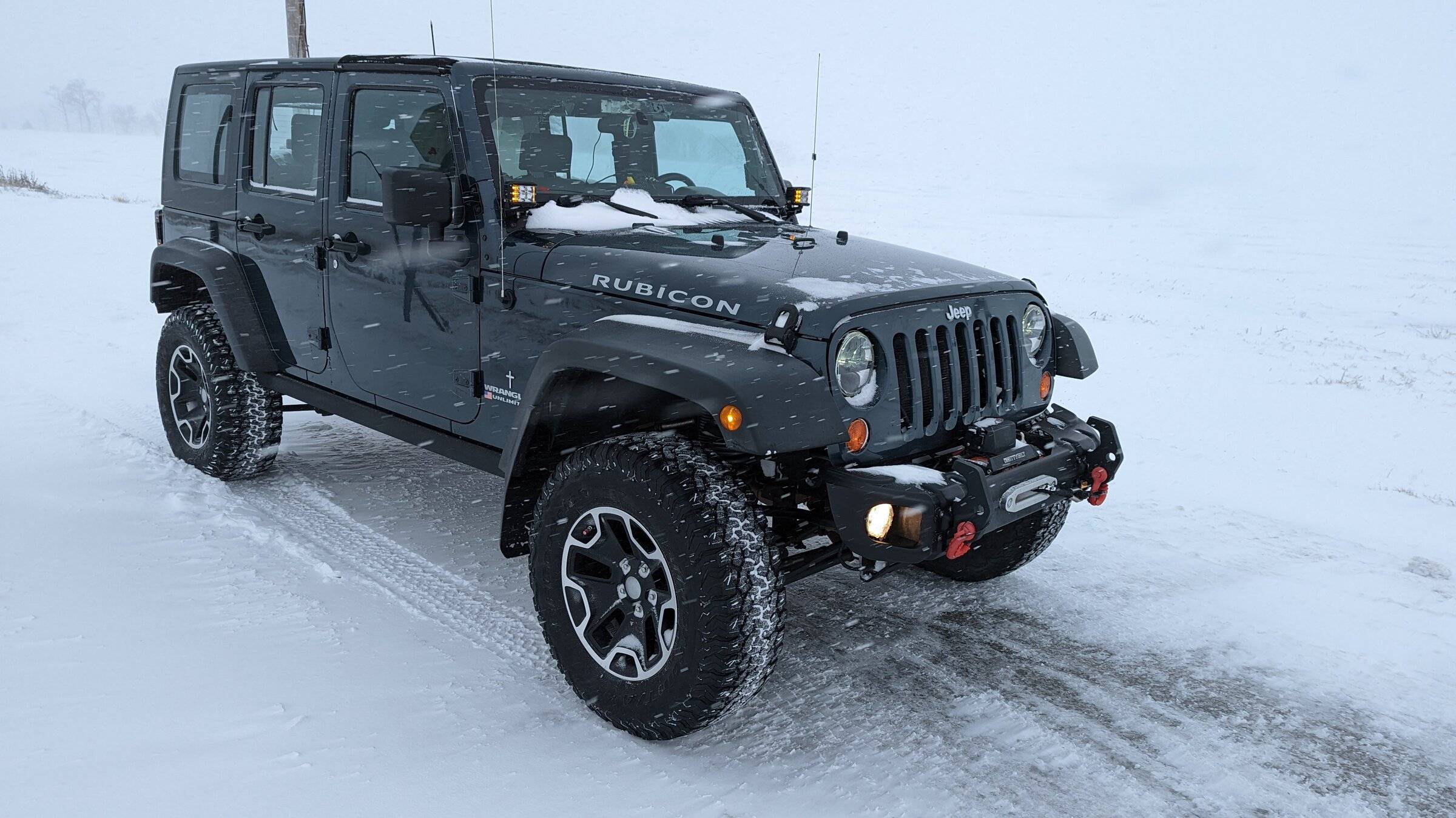 Jeep Wrangler JL Jeeps in Snow PXL_20220203_212827966