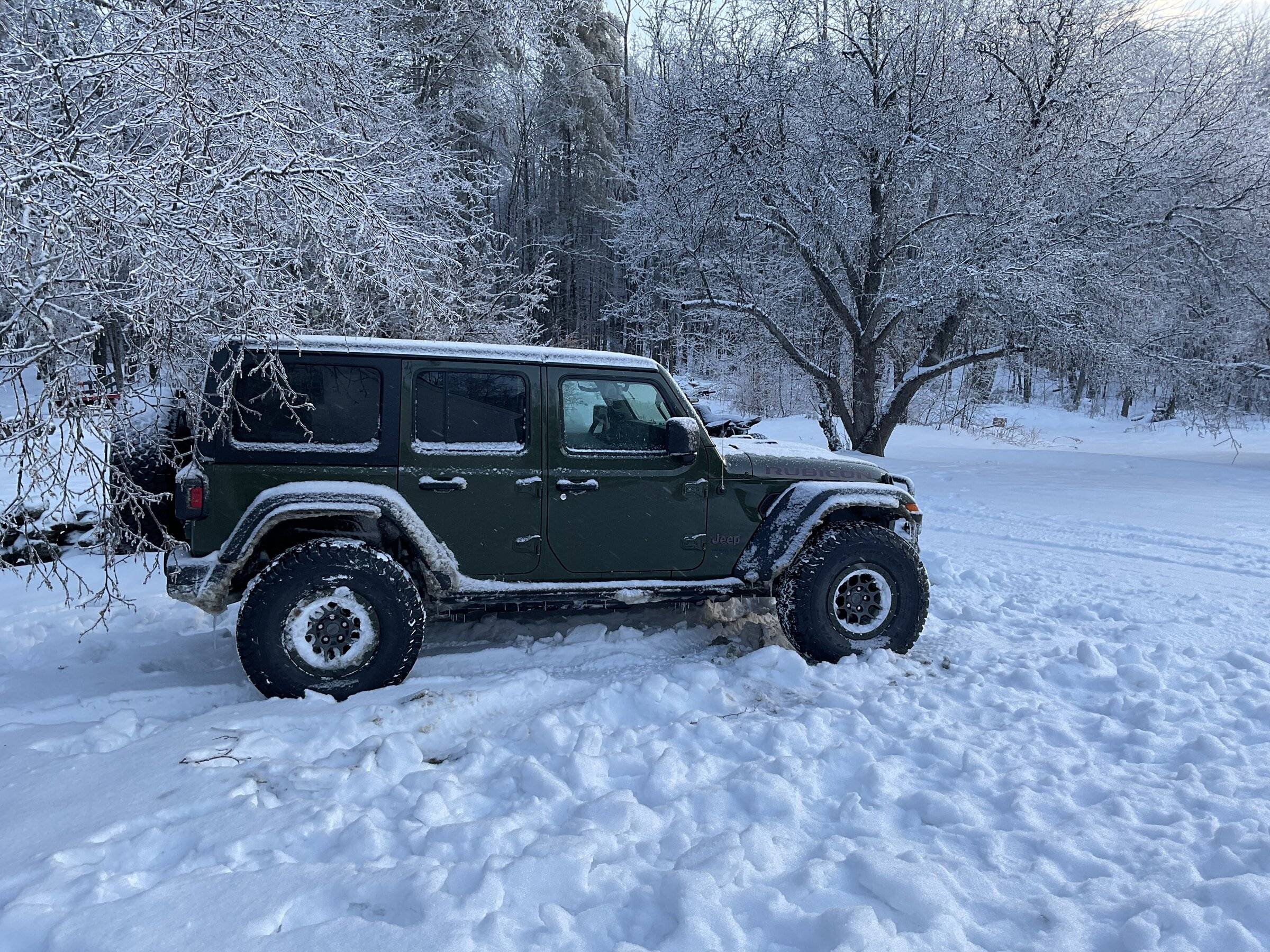 Jeep Wrangler JL Jeeps in Snow 4F571A80-7D2C-47AC-8324-409A36F5DD62