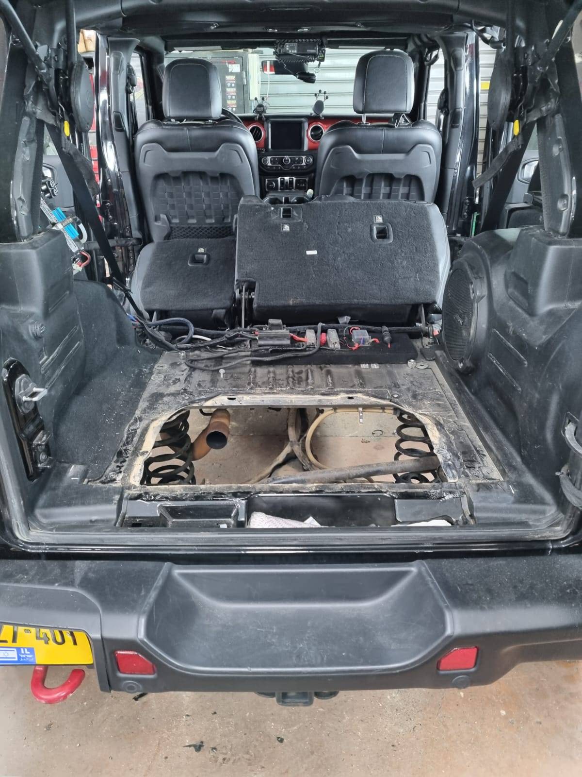 Jeep Wrangler JL Rear Fuel Tank installed 6
