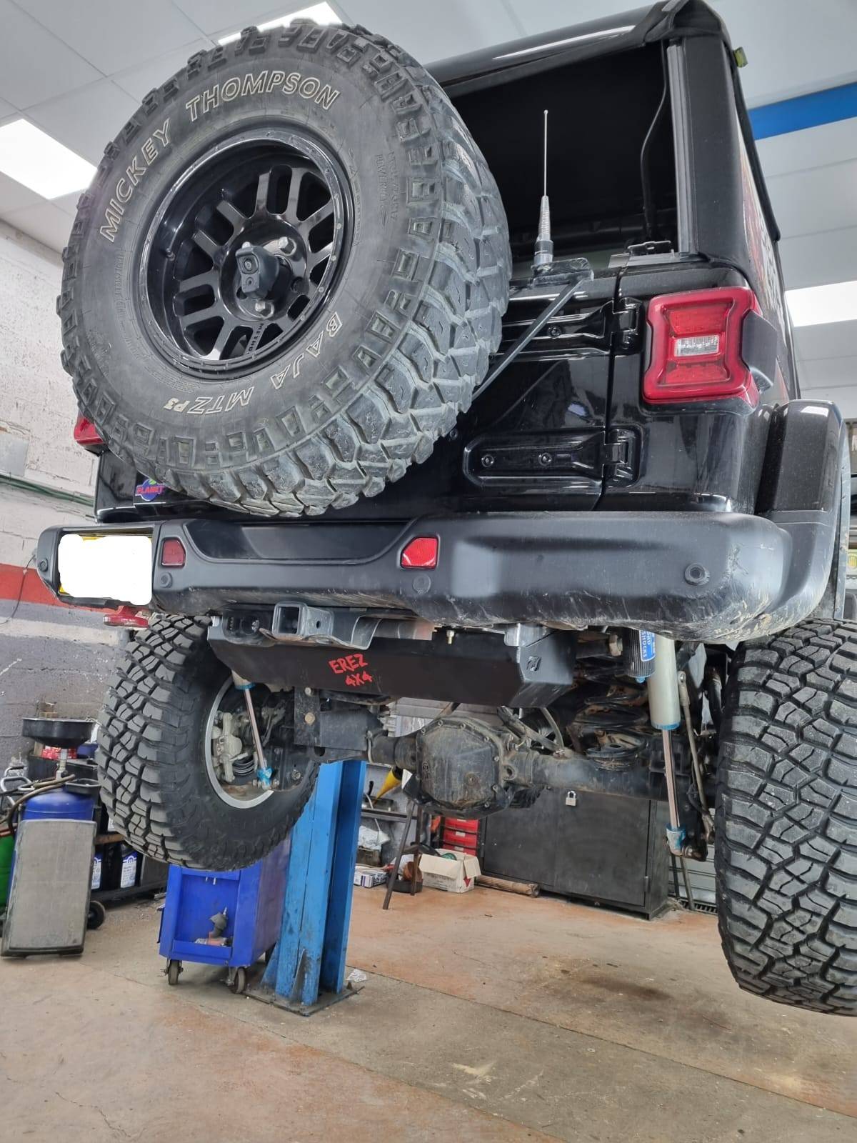 Jeep Wrangler JL Rear Fuel Tank installed 11