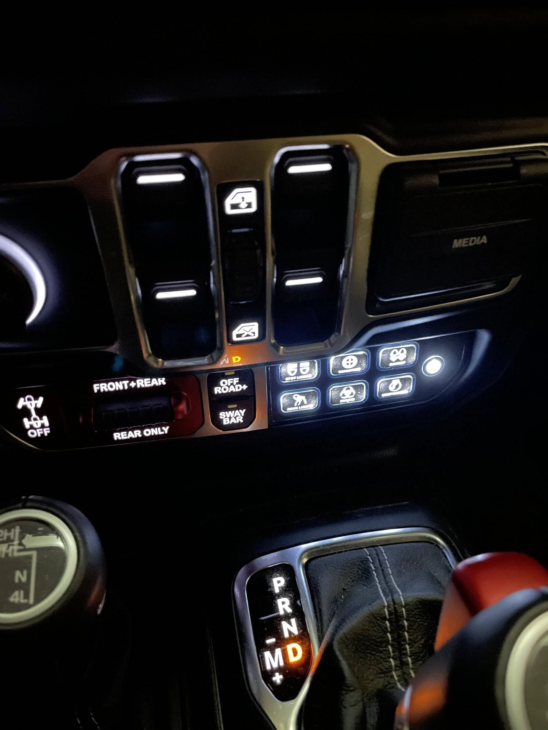 Jeep Wrangler JL What is this plug??? FB39B11B-4E87-4AE8-B6A0-0D346D0FE0D5