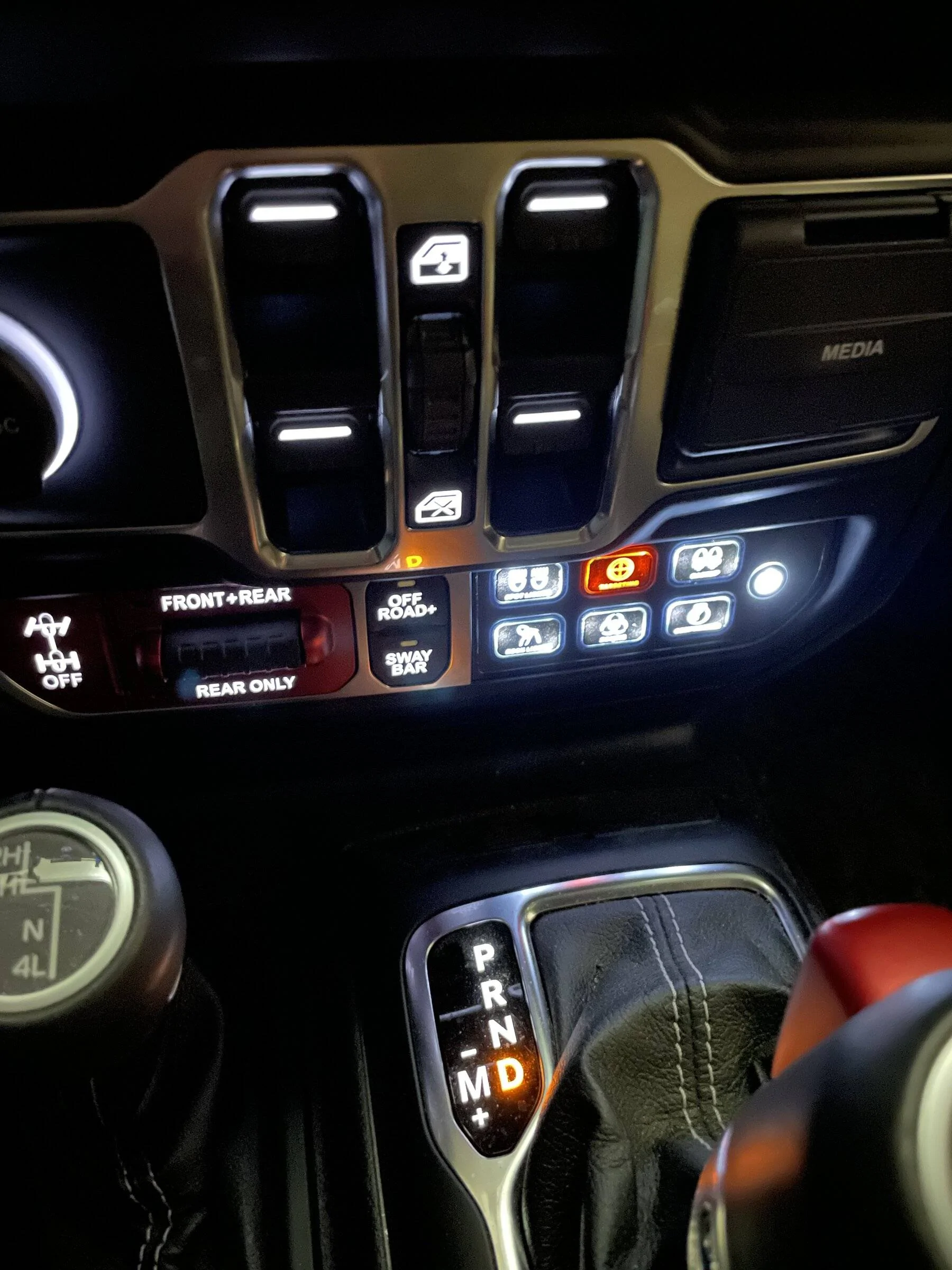 Jeep Wrangler JL What is this plug??? 1C199B4B-F81E-4681-A413-8D71CEECF4D0