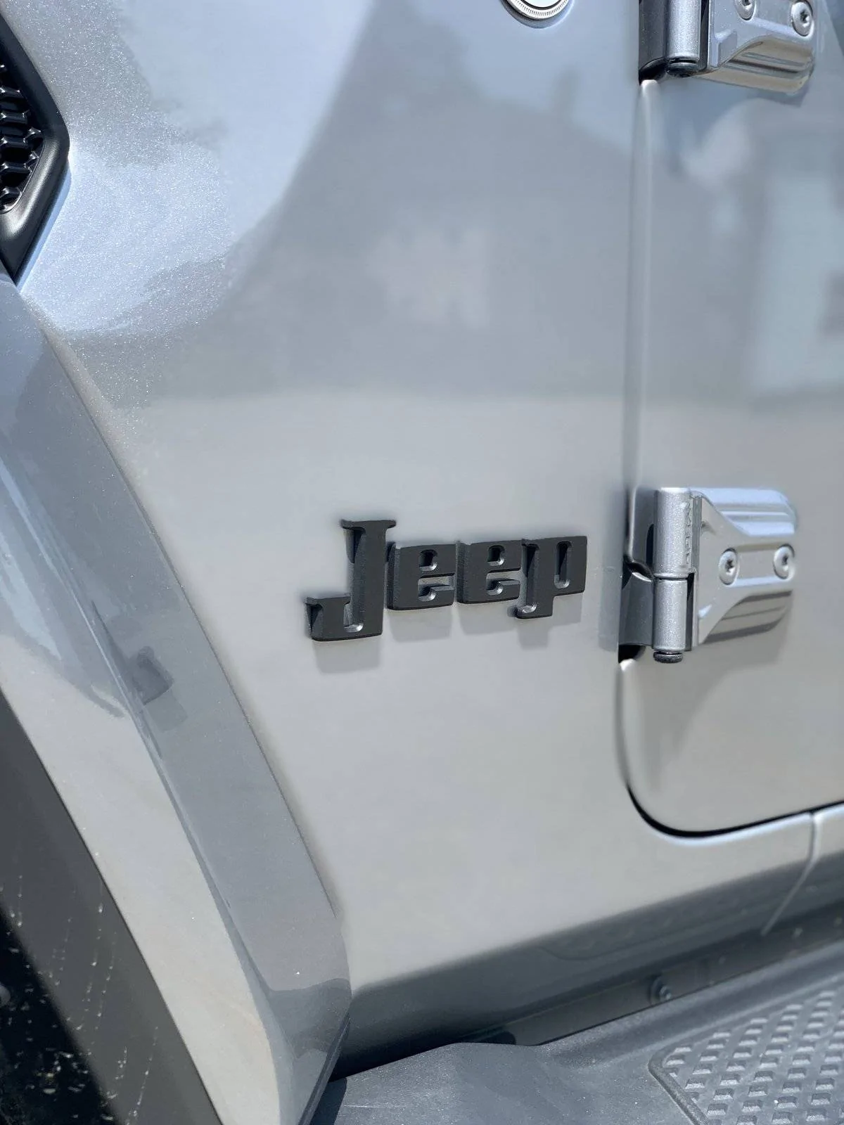 Jeep Wrangler JL Custom Emblems? Emblem