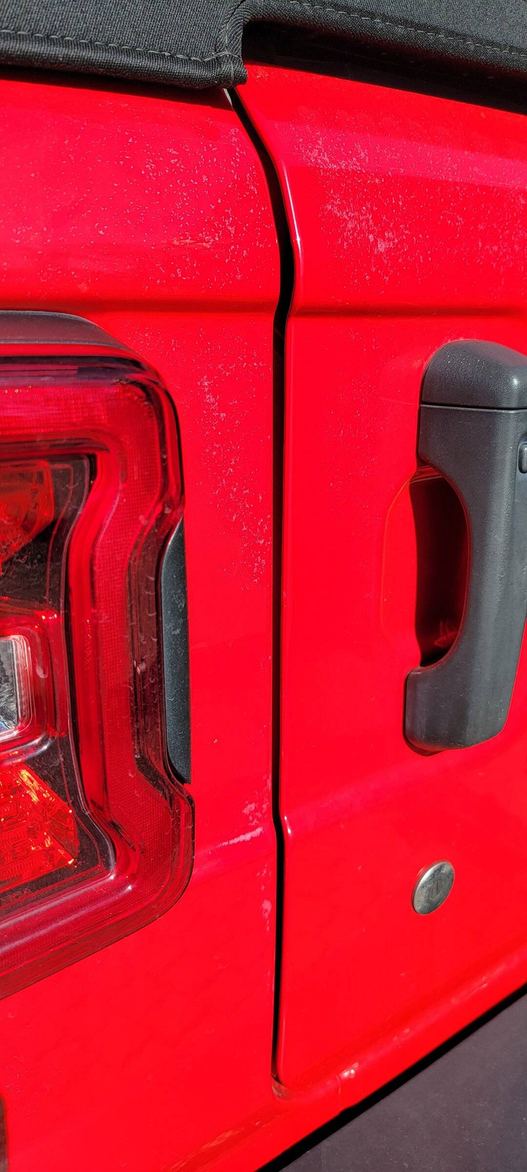 Jeep Wrangler JL Bubbling paint on JLU 20220205_143315