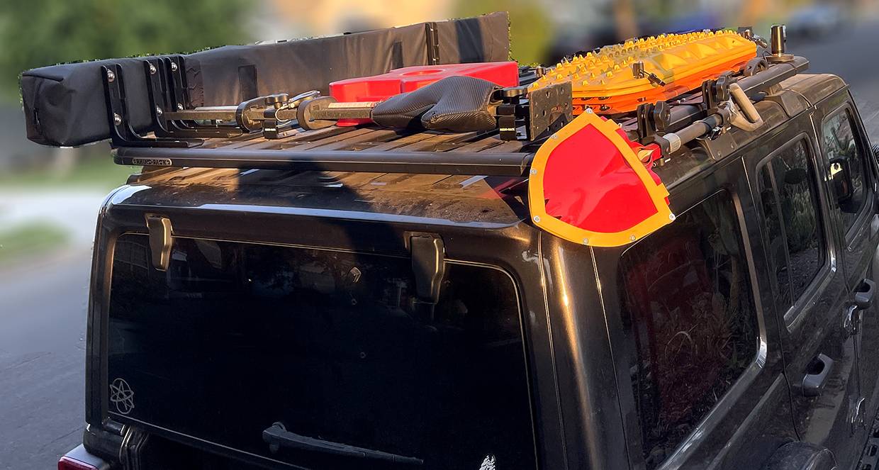 Jeep Wrangler JL carrying extra gas? rack a.JPG