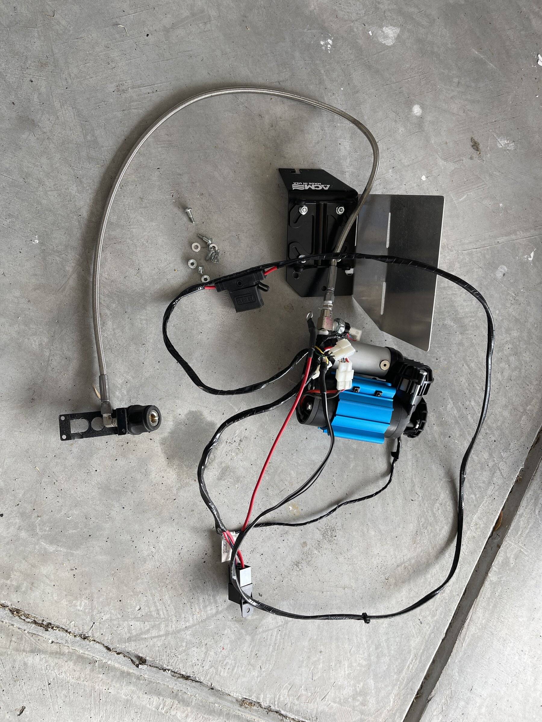 Jeep Wrangler JL ARB Air Compressor and Mount image