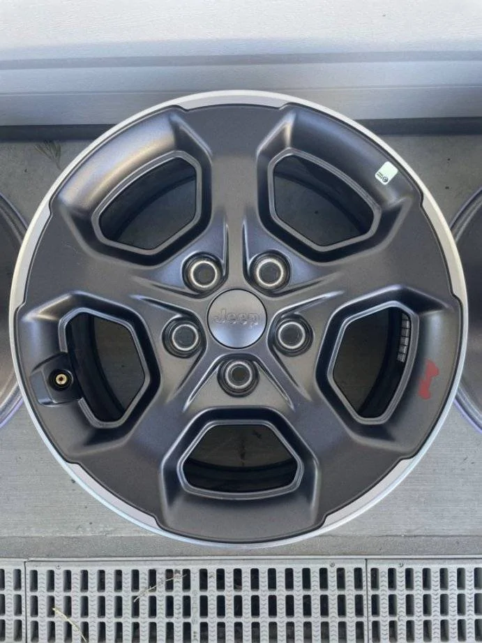Jeep Wrangler JL 4 Gladiator Rubicon Wheels with TPMS Sensors glad2
