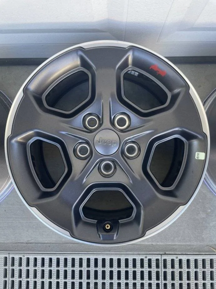 Jeep Wrangler JL 4 Gladiator Rubicon Wheels with TPMS Sensors glad3