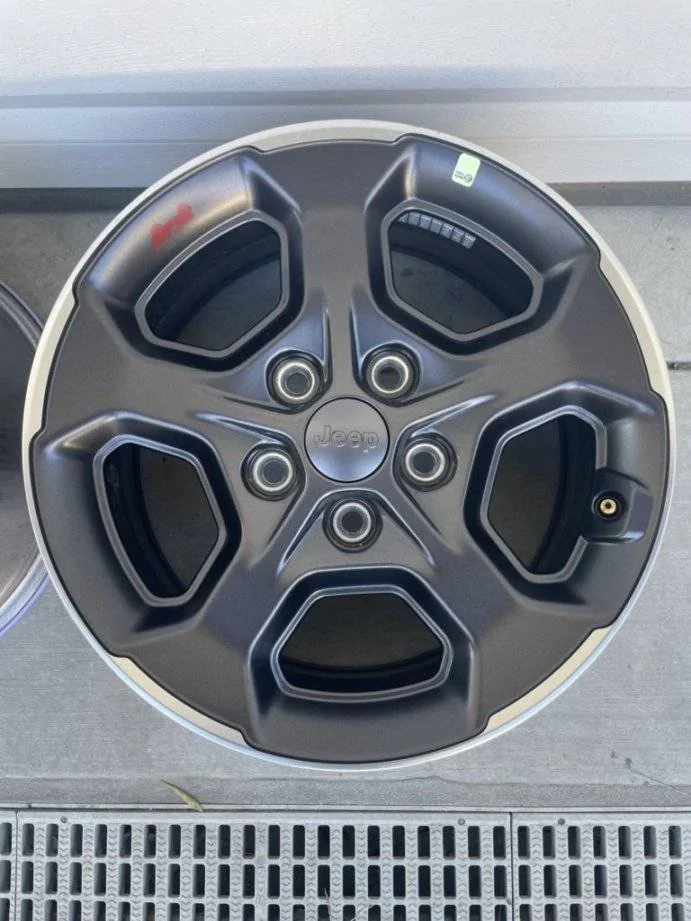 Jeep Wrangler JL 4 Gladiator Rubicon Wheels with TPMS Sensors glad4