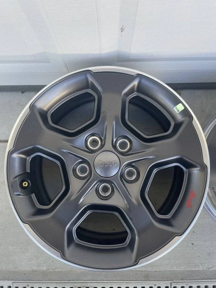 Jeep Wrangler JL 4 Gladiator Rubicon Wheels with TPMS Sensors glad5