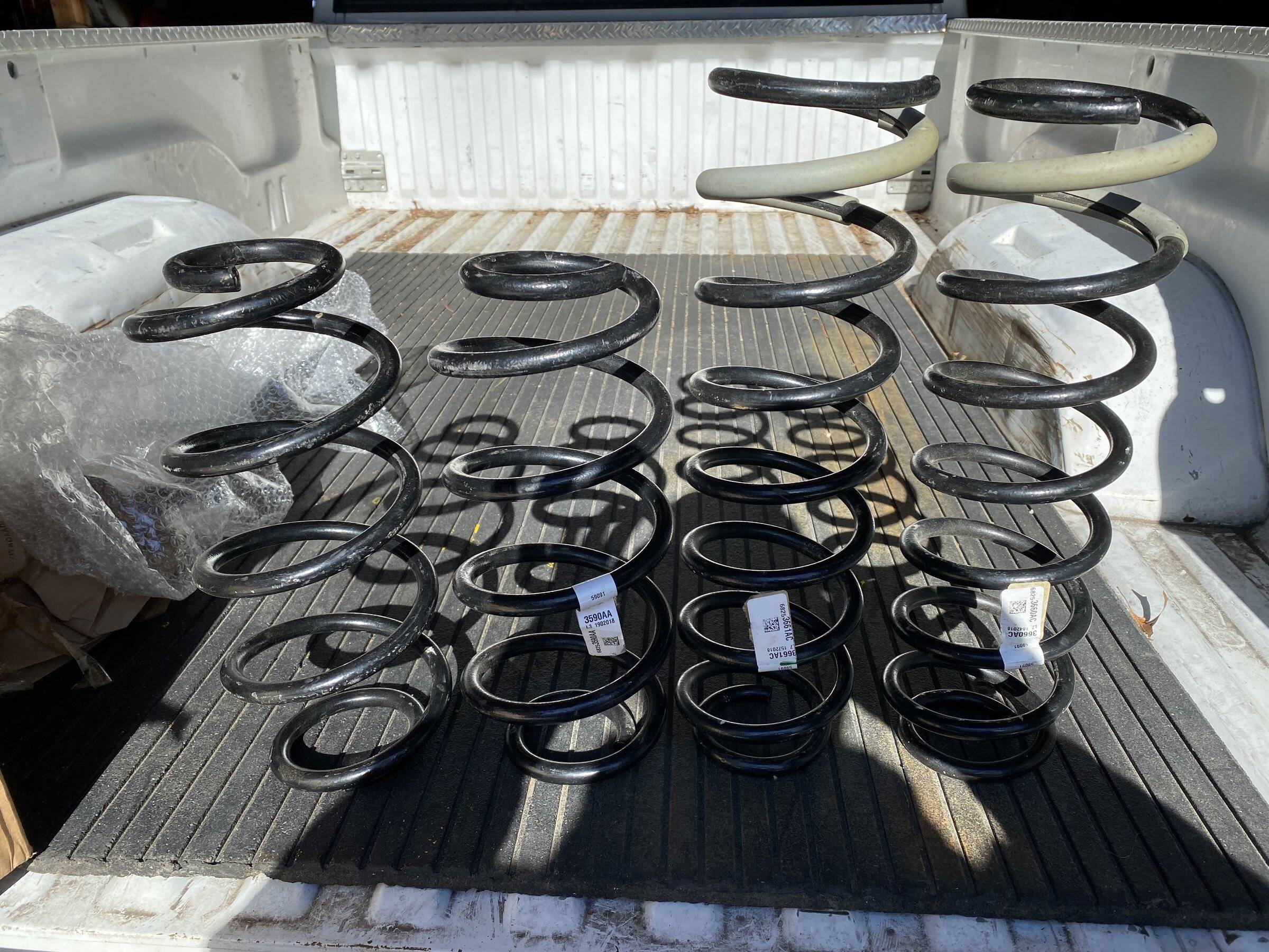 Jeep Wrangler JL JLUR springs 466214A8-4BC2-40D2-838A-019A79C400D0