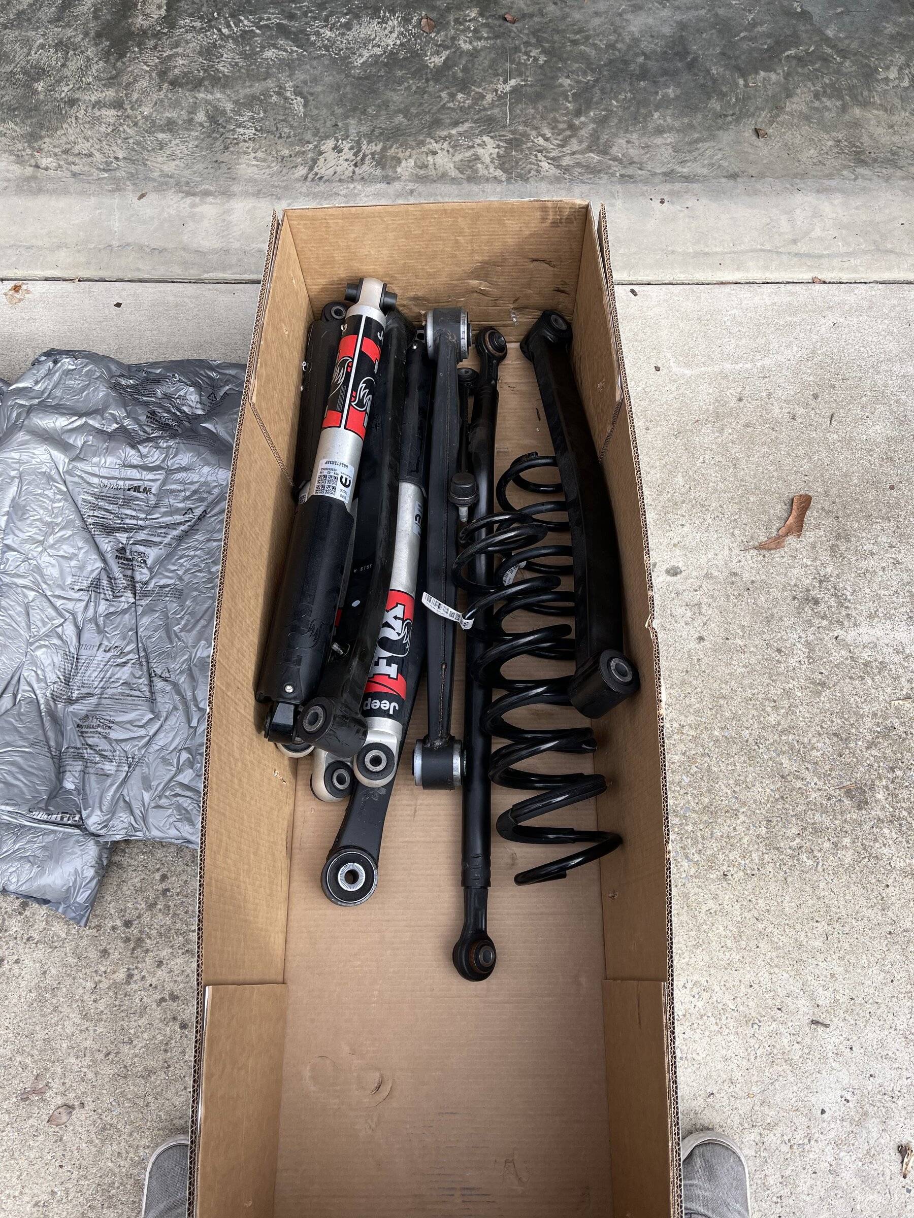 Jeep Wrangler JL Factory Rubicon gladiator suspension with fox shocks 67188F85-B889-4562-8F6F-91F66EF7E224